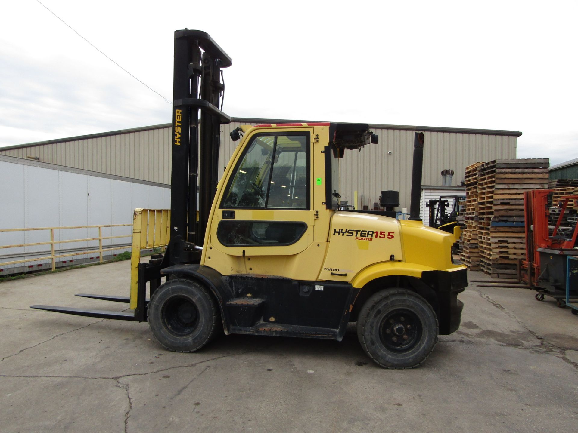 2012 Hyster 15500lbs Capacity OUTDOOR Forklift A/C & Heated CAB with sideshift & 72" forks LOW HOURS