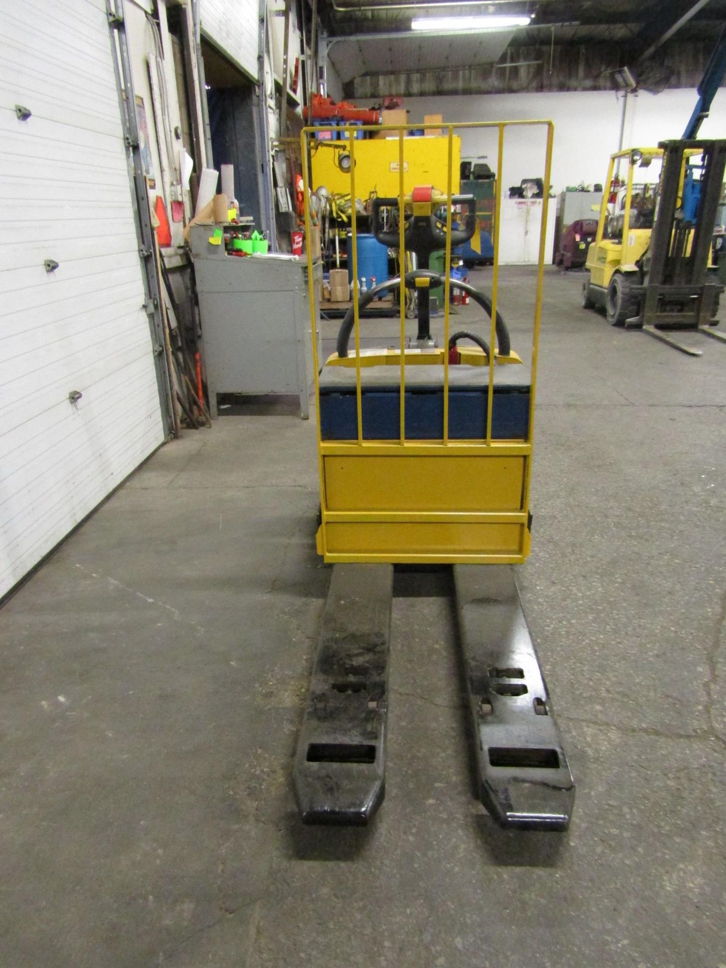 Yale Ride On Powered Pallet Cart Truck - Image 2 of 2