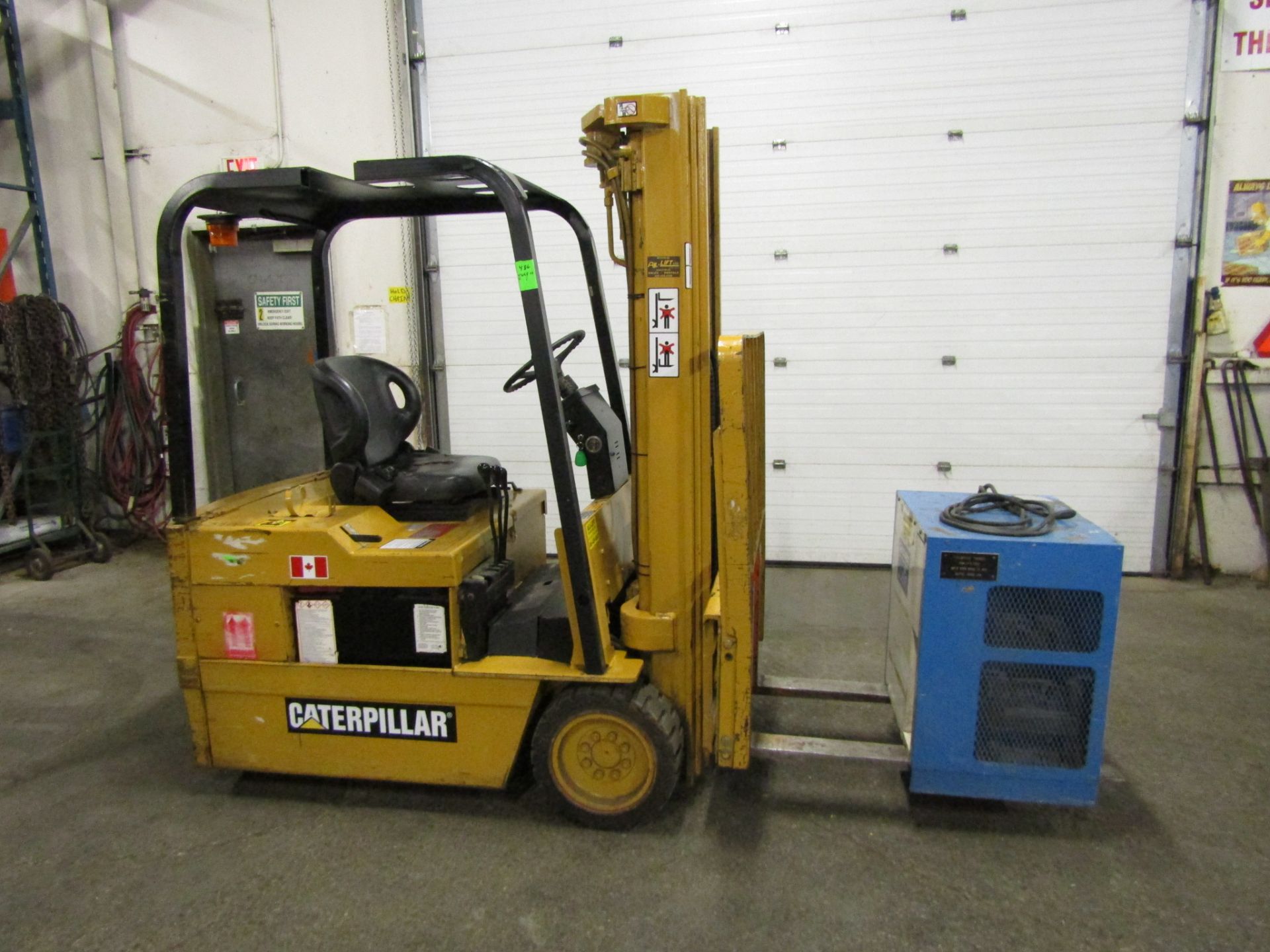CAT 3000lbs Electric Forklift with 3-stage mast and sideshift 3-wheel unit with charger