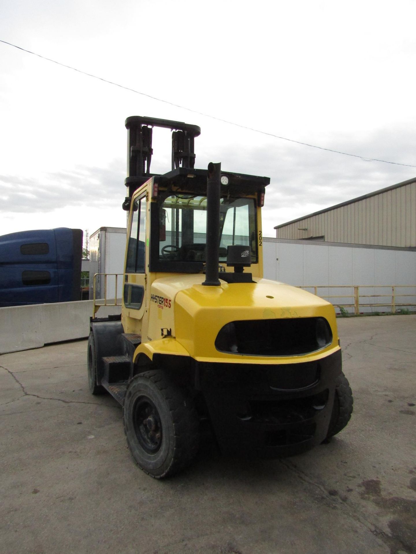 2012 Hyster 15500lbs Capacity OUTDOOR Forklift A/C & Heated CAB with sideshift & 72" forks LOW HOURS - Image 2 of 3