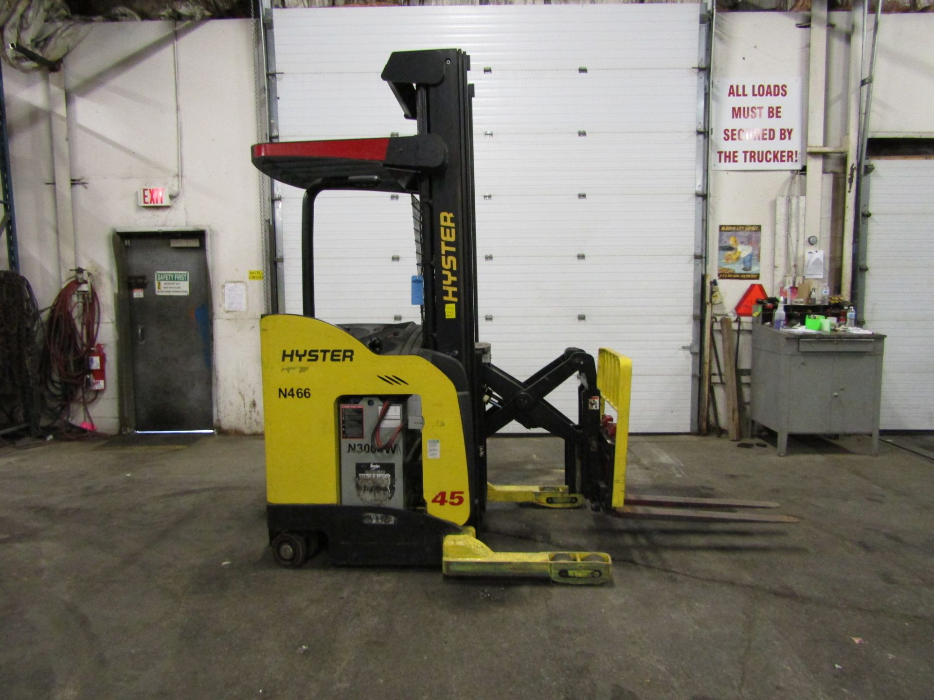 2007 Hyster Reach Truck Pallet Lifter 3000lbs capacity unit ELECTRIC with sideshift and 3-stage