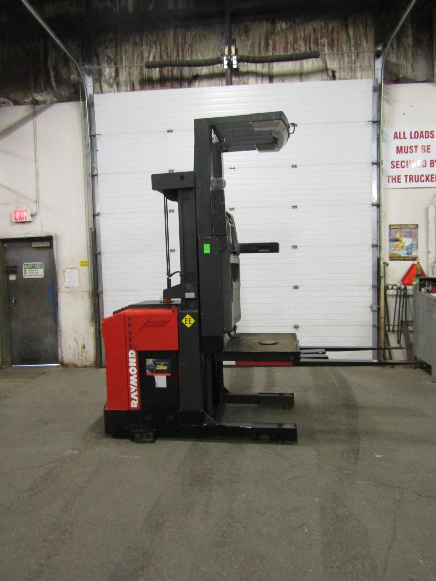 Raymond Order Picker Pallet Lifter unit ELECTRIC with charger