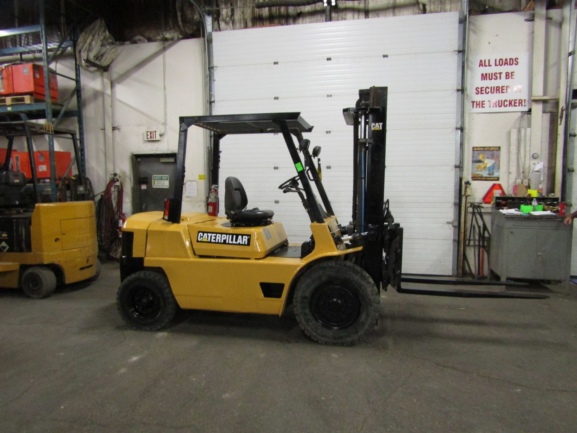 CAT 8000lbs Capacity OUTDOOR Forklift with 3-stage mast and sideshift - Diesel with LOW HOURS
