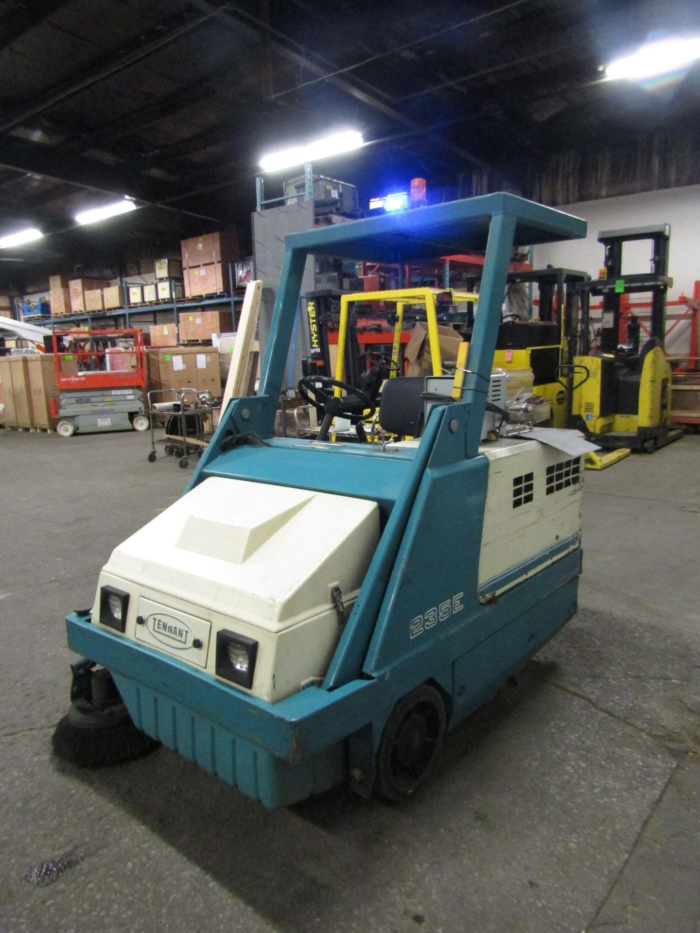 Tennant 235E Ride On Power Sweeper -Operated Cleaning Machine - Electric with LOW HOURS - Image 2 of 3