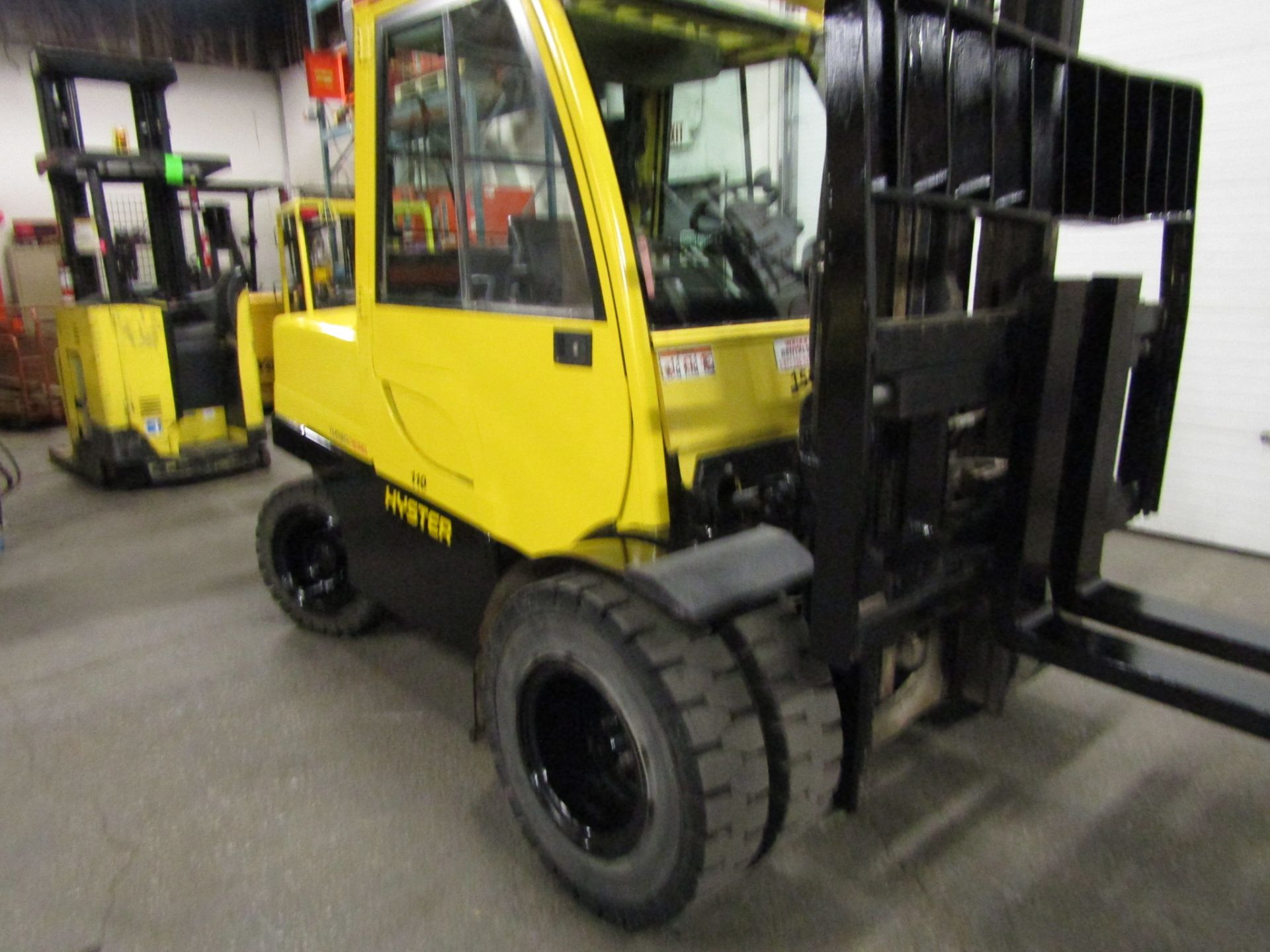 2013 Hyster 11000lbs OUTDOOR Forklift - Diesel Powered with FULL CAB and Heater - Image 3 of 3