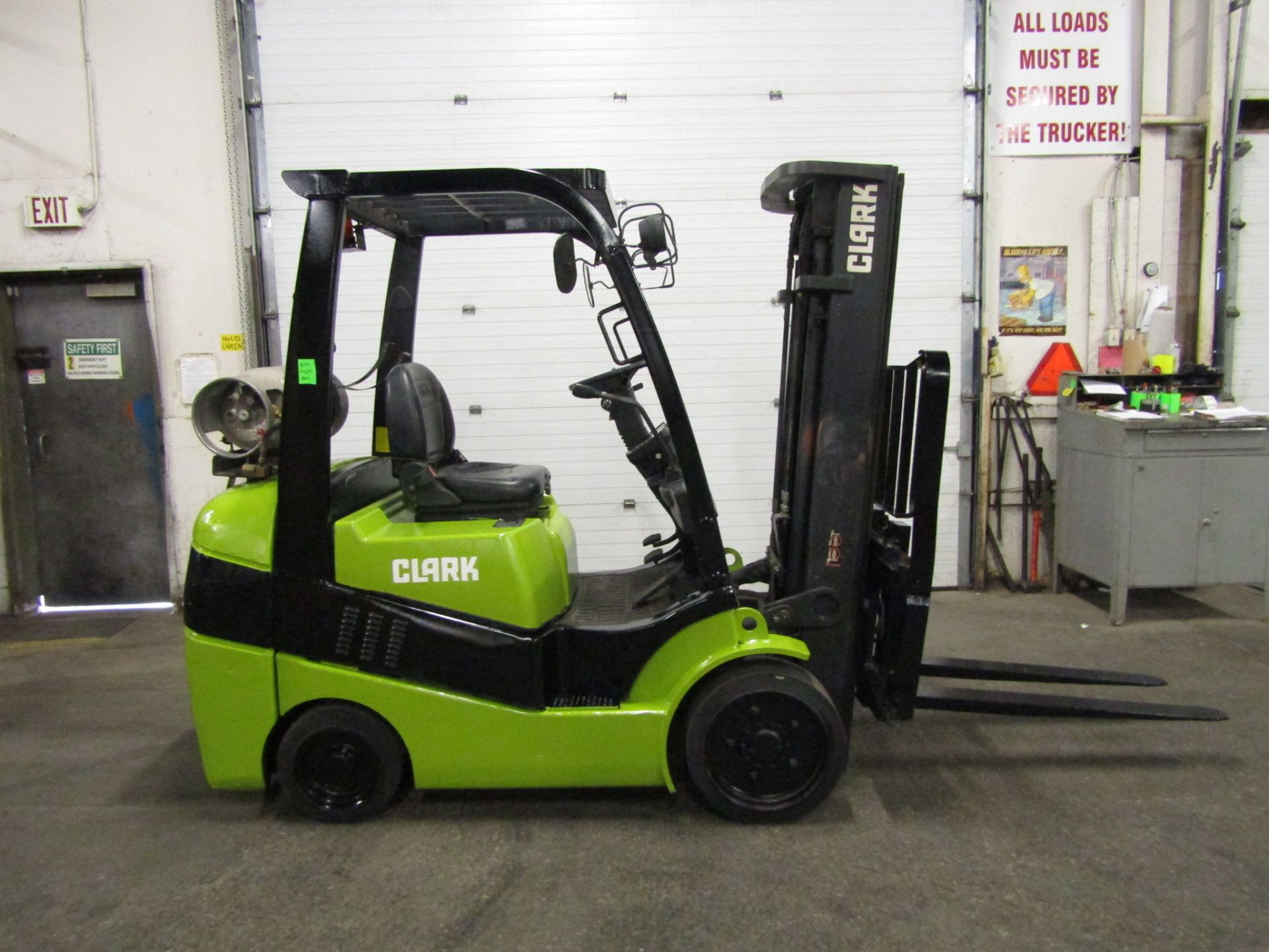 2014 Clark 6000lbs Capacity Forklift with 3-stage mast and sideshift - LPG (propane) AMAZING LOW
