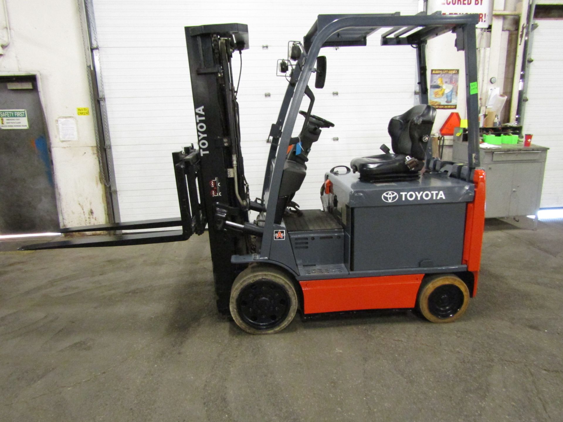 FREE CUSTOMS DOCS & 0 DUTY FEES - Toyota 5500lbs Electric Forklift with sideshift and 3-stage mast