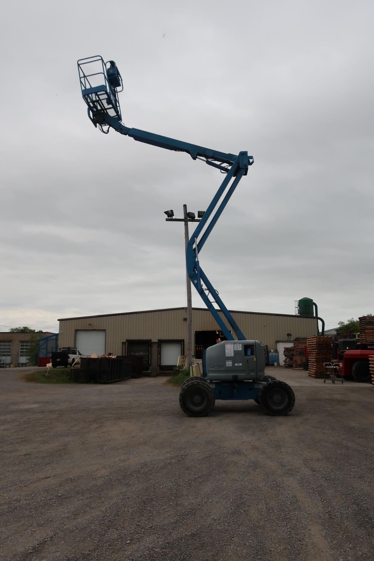 FREE CUSTOMS DOCS & 0 DUTY FEES - MINT Genie Zoom Boom 4x4 Articulating Lift model Z-45/25 45' heigh - Image 3 of 6