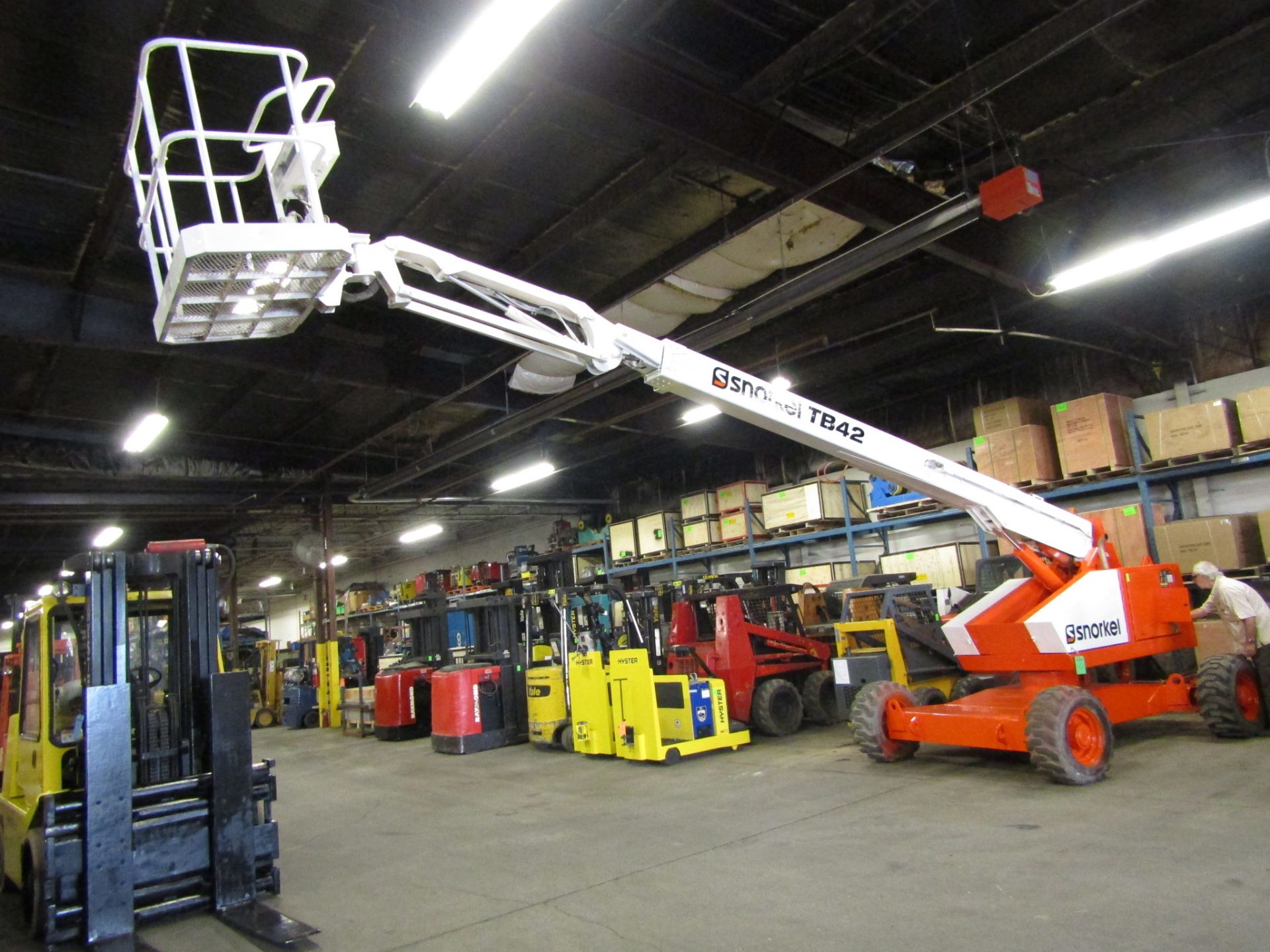 FREE CUSTOMS DOCS & 0 DUTY FEES - MINT 2005 Snorkel Boom Lift model TB-42 JCU with 42' platform