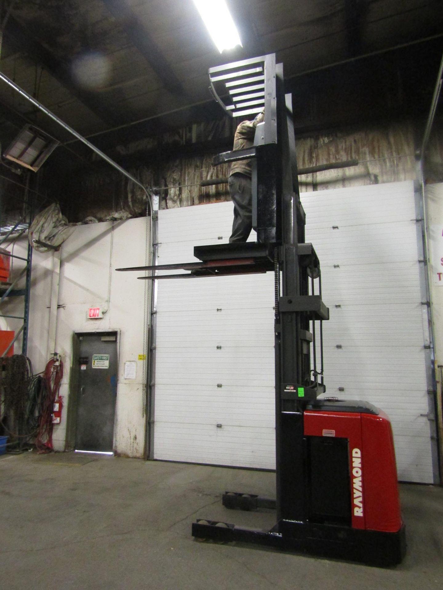 Raymond Stacker Order Picker Pallet Lifter unit 3000lbs capacity ELECTRIC with charger
