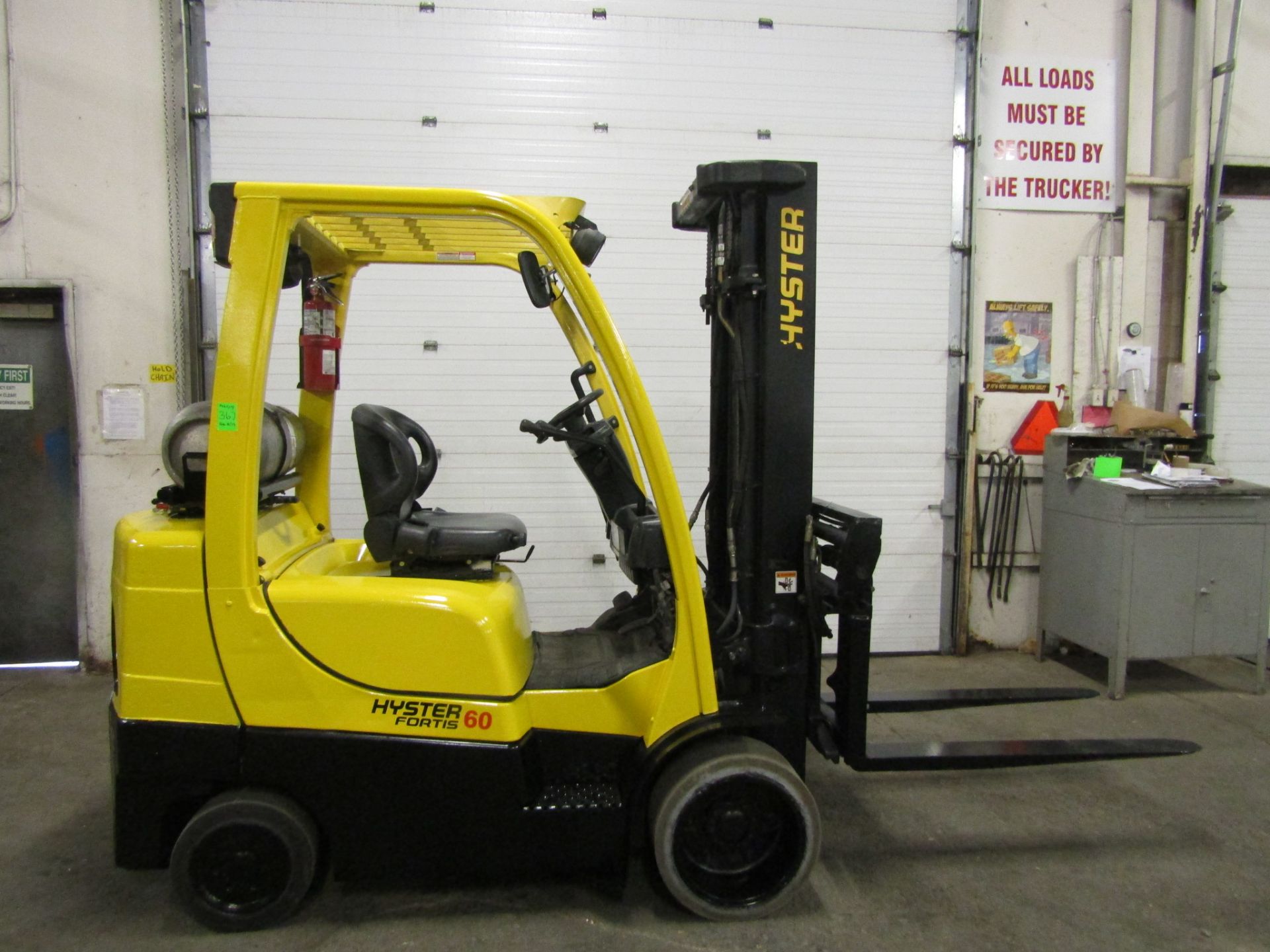 FREE CUSTOMS DOCS & 0 DUTY FEES - 2006 Hyster 6000lbs Capacity Forklift with 3-stage mast LPG