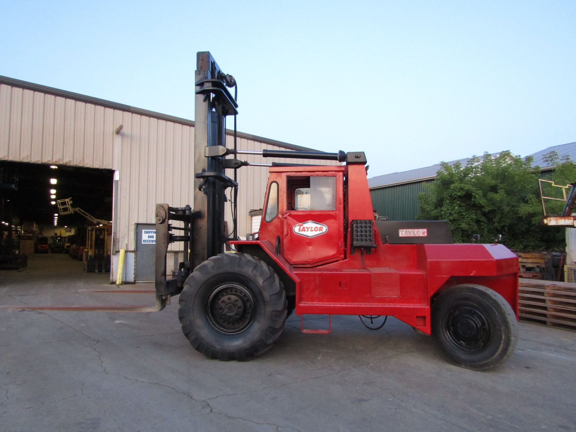 FREE CUSTOMS DOCS & 0 DUTY FEES - Taylor 22000lbs Capacity Forklift OUTDOOR Diesel Powered