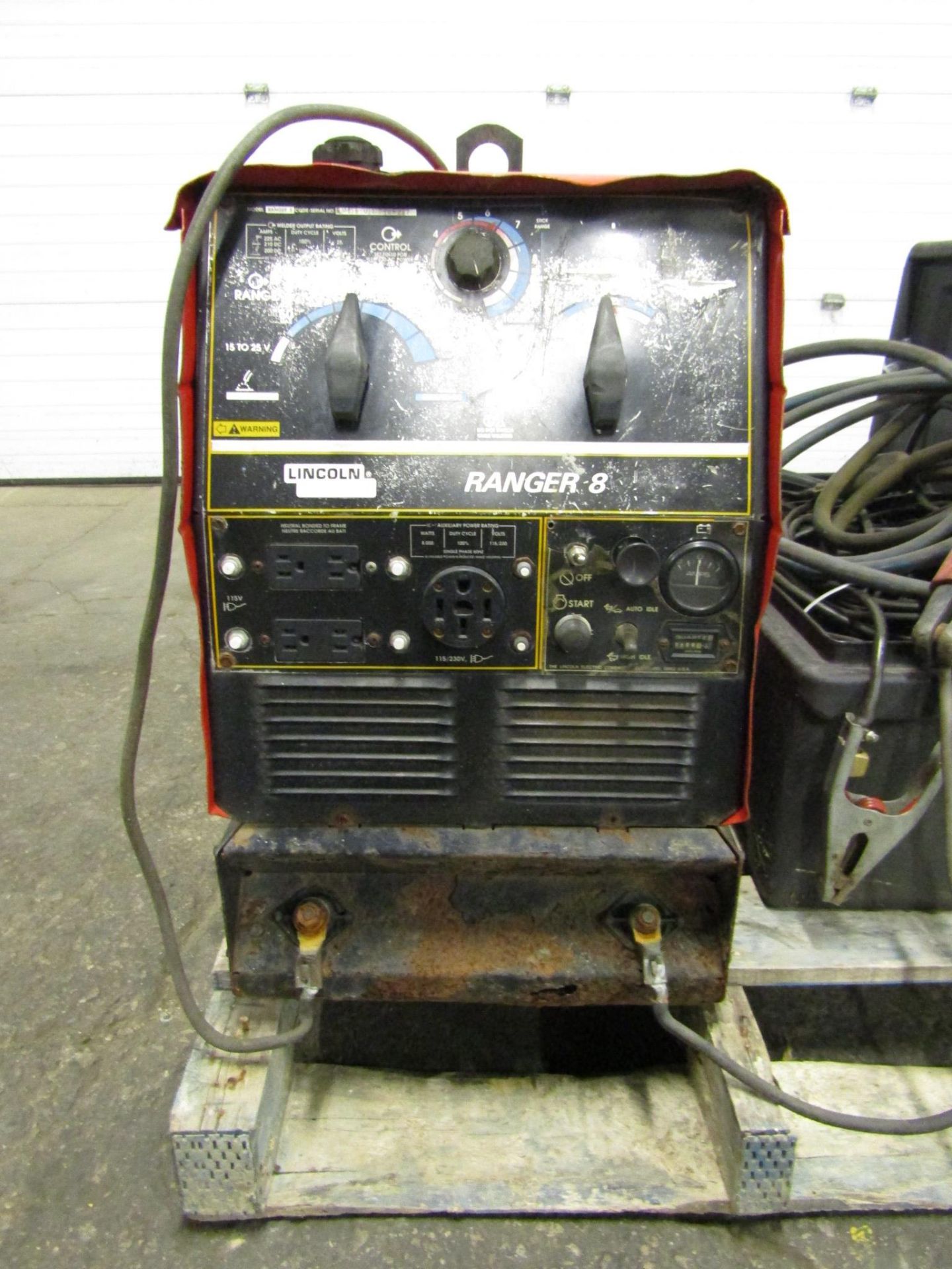 Lincoln Ranger 8 Gas Welder 20HP unit with HONDA MOTOR Stick Welder with 100 feet of wire - Image 2 of 3