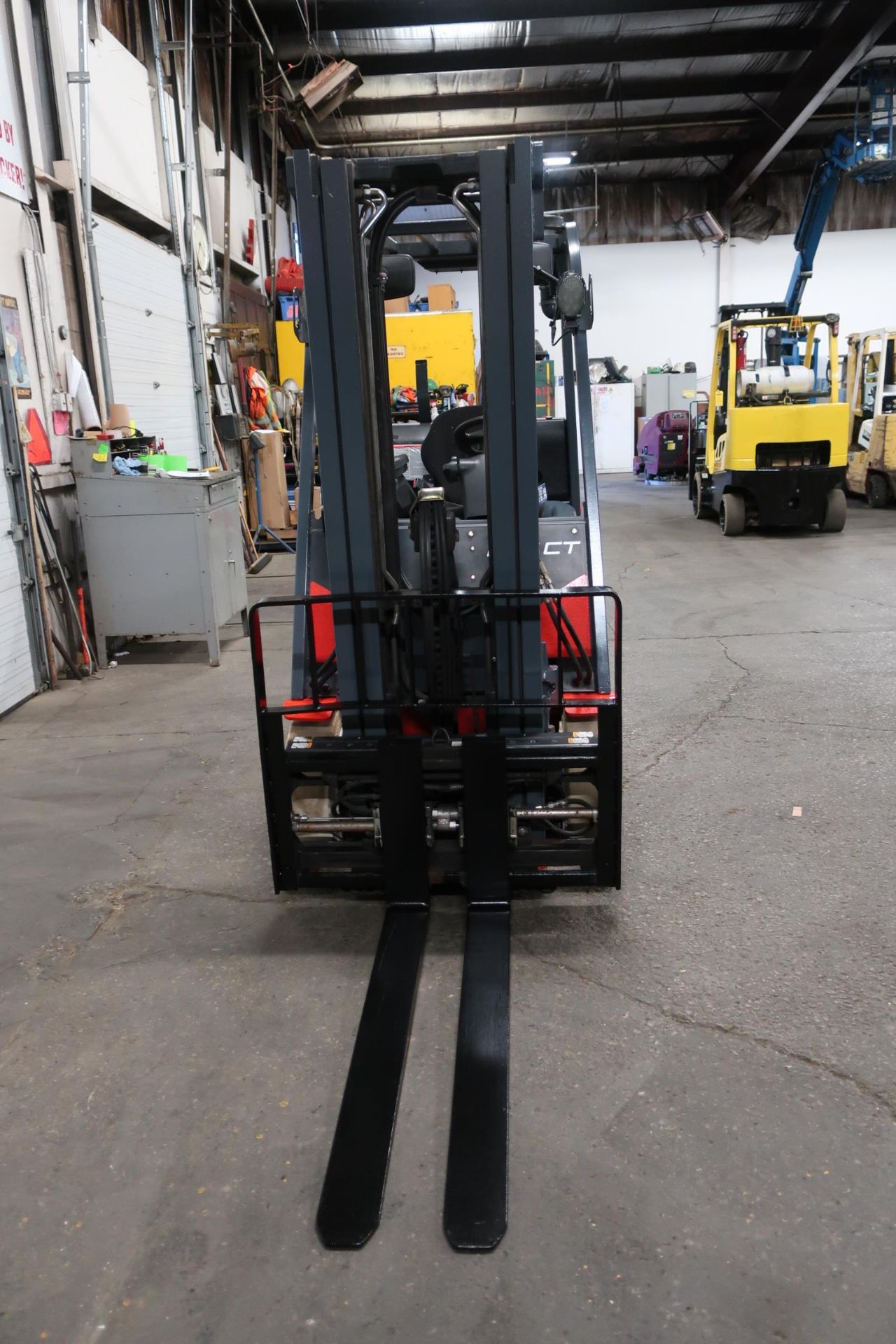 FREE CUSTOMS DOCS & 0 DUTY FEES - 2014 Linde 4700lbs Capacity Forklift with sideshift - LPG - Image 2 of 2