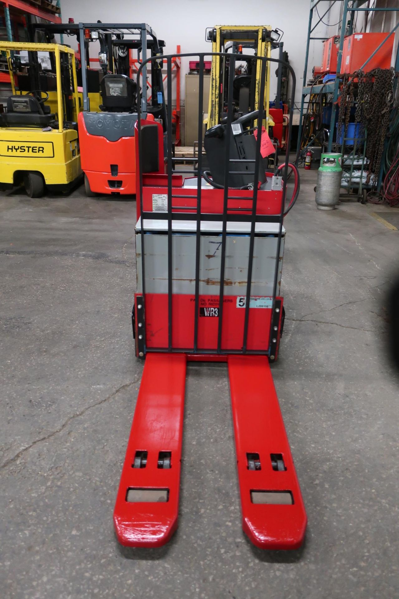 Raymond Electric Pallet Cart 6000lbs Capacity - Image 2 of 3