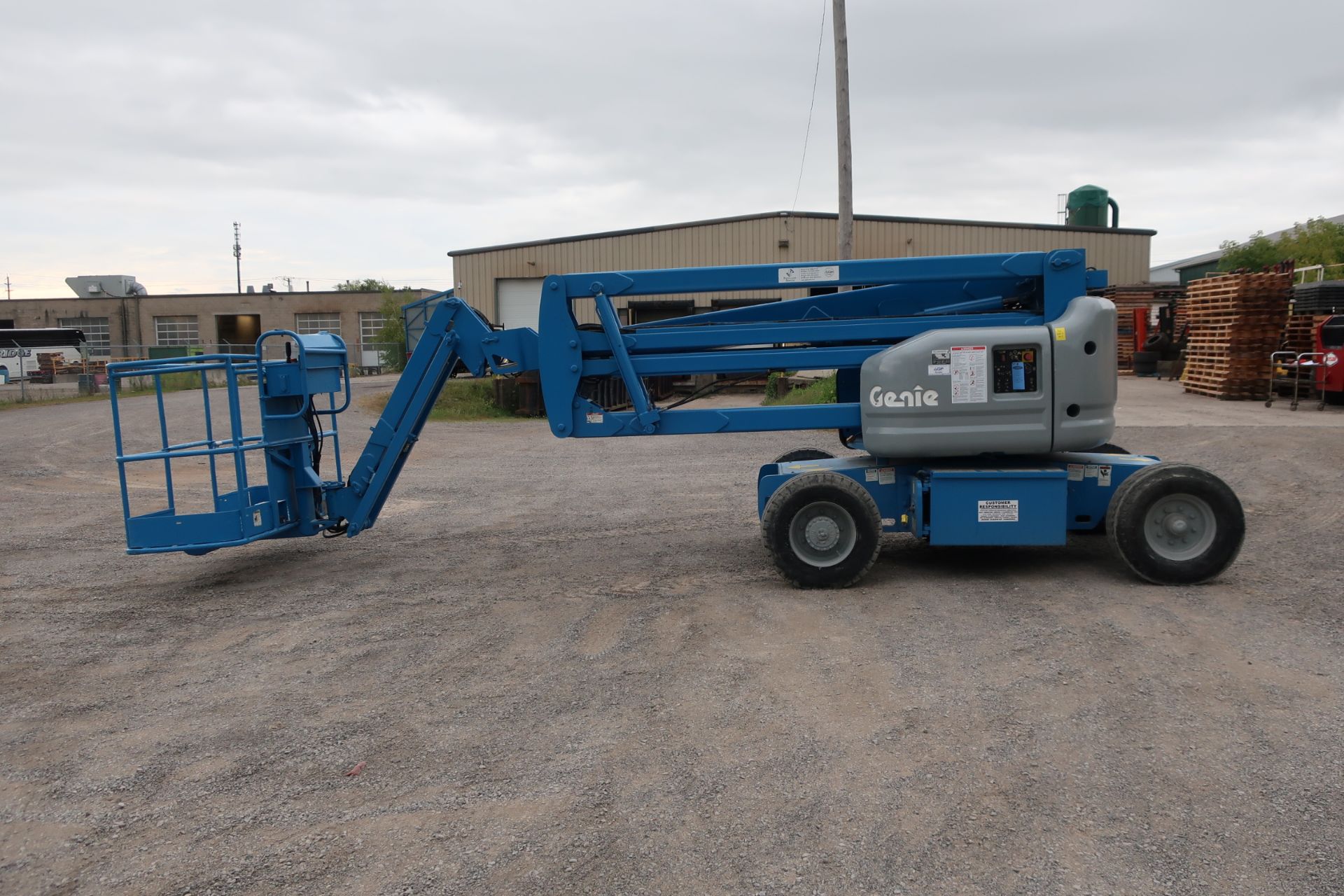 FREE CUSTOMS - MINT Genie Zoom Boom Articulating Lift model Z-45/25 45' height Electric LOW HOURS