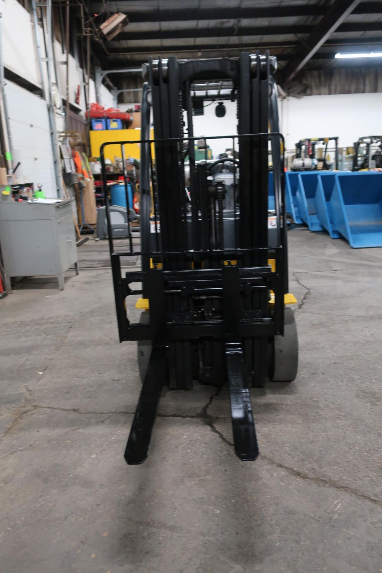 FREE CUSTOMS - 2012 Yale 5000lbs Capacity Forklift with 3-stage mast - LPG (propane) with - Image 2 of 2