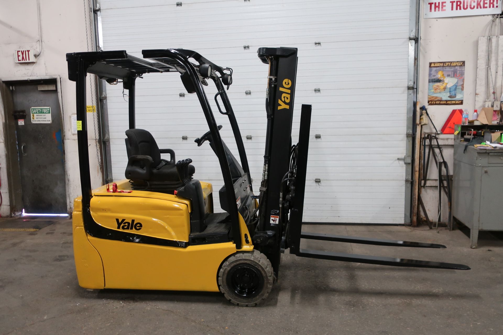 2013 Yale 4000lbs Electric Forklift 3-wheel units with sideshift and fork positioner