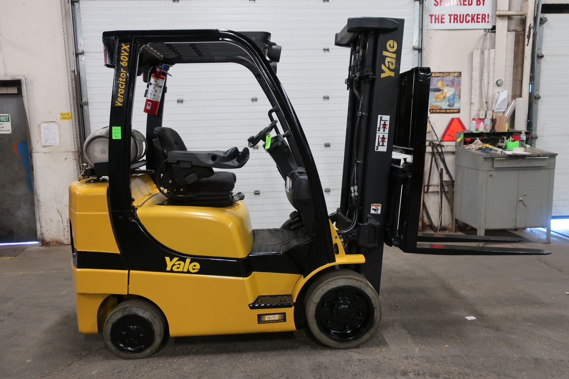 FREE CUSTOMS - 2013 Yale 6000lbs Capacity Forklift with 3-stage mast and sideshift - LPG (