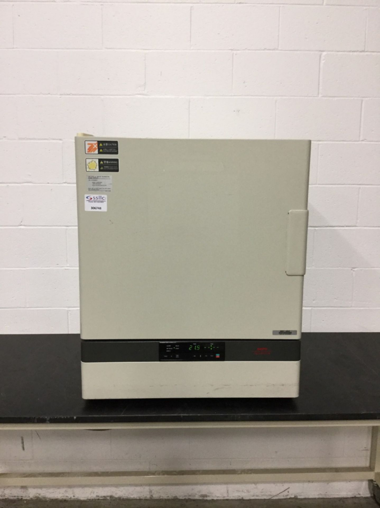 Sanyo MIR-262 Incubator