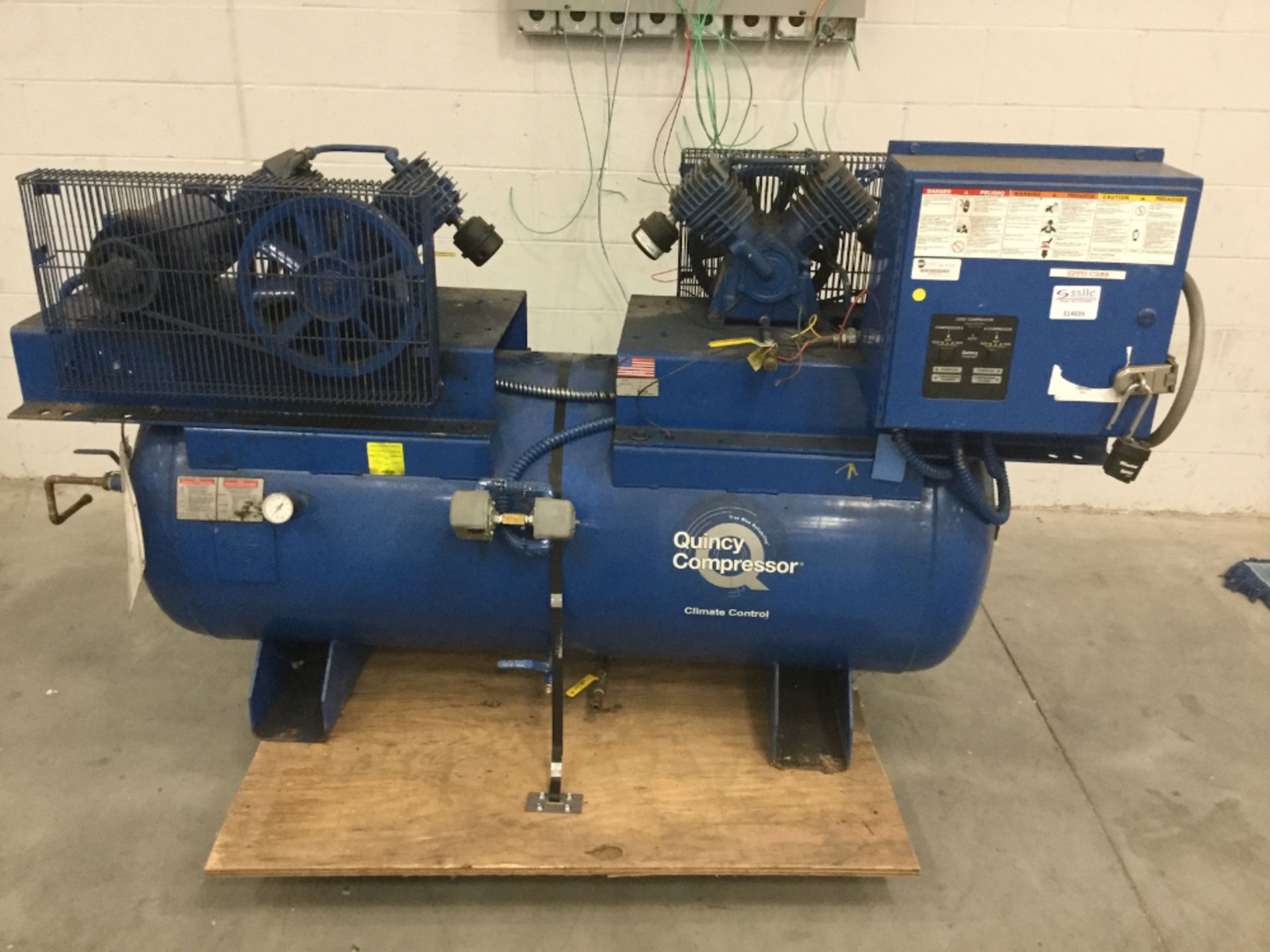 Quincy Pressure Lubricated Air Compressor