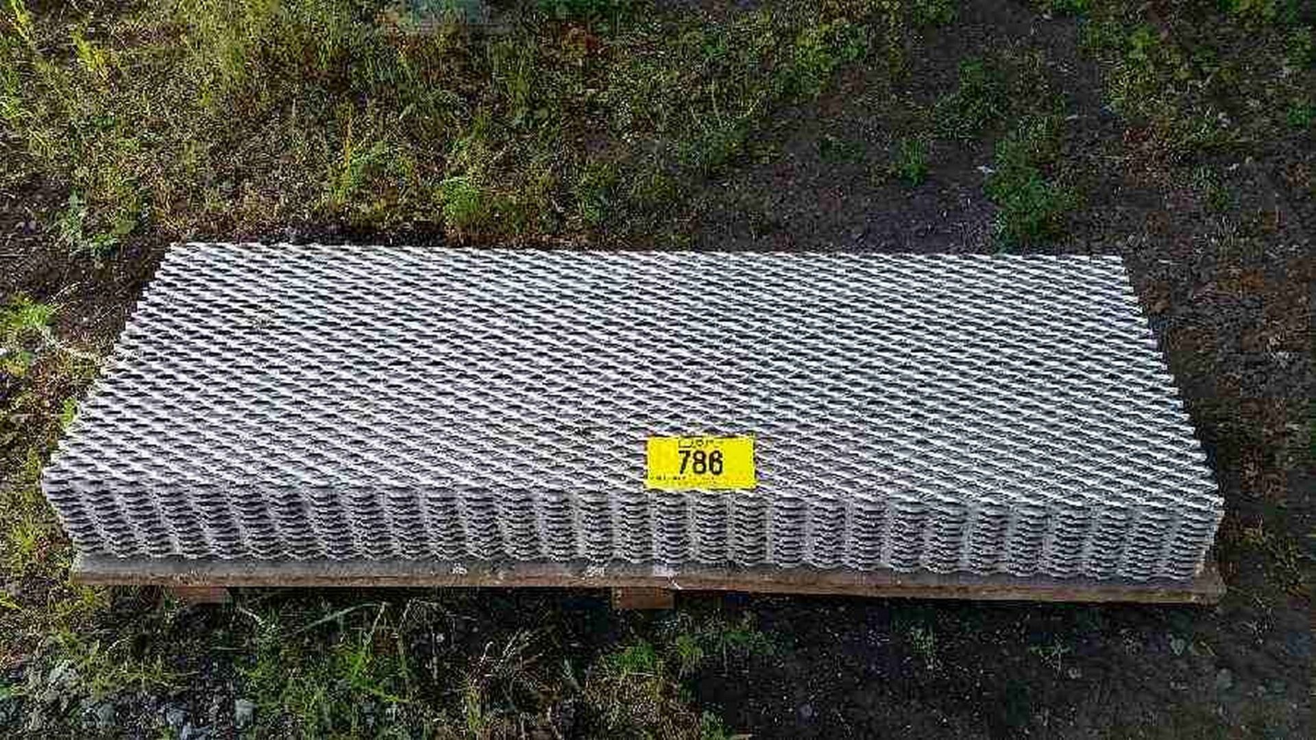 LOT DE (22) GRILLES EN ALUM. 20" X 60"