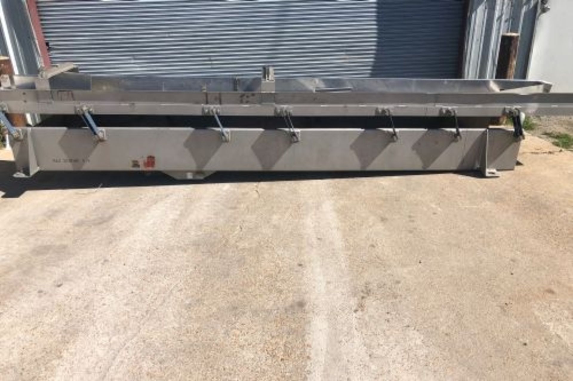 24" wide x 194" long Key Iso-Flo stainless steel distribution shaker - Image 2 of 4