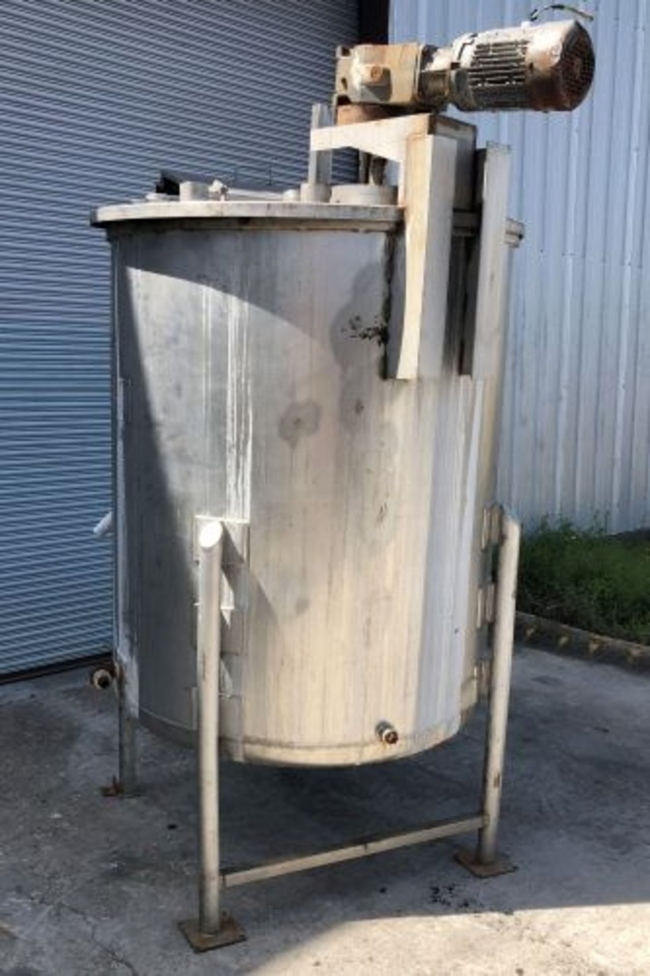 400 gallon stainless steel tank with mixer
