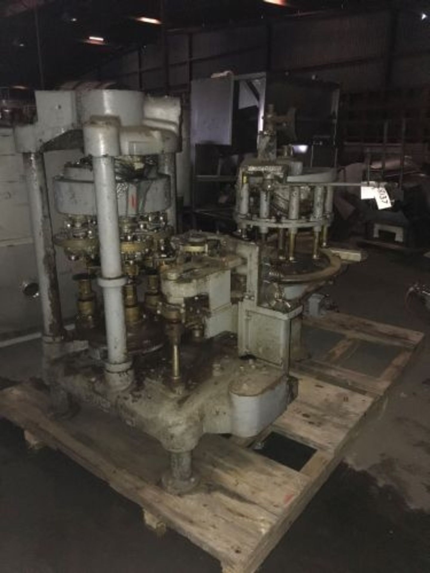 Angelus model 40P four head can closing machine