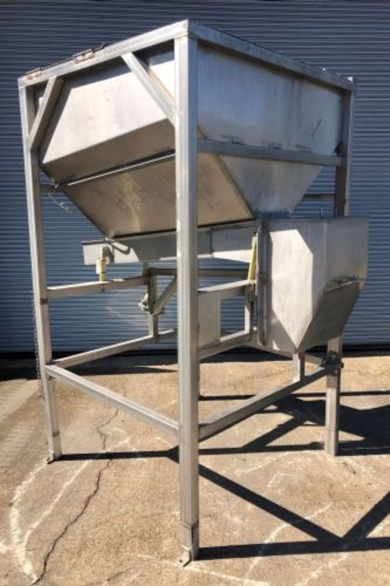 10” wide x 65” long stainless steel distribution shaker with hopper - Image 4 of 5