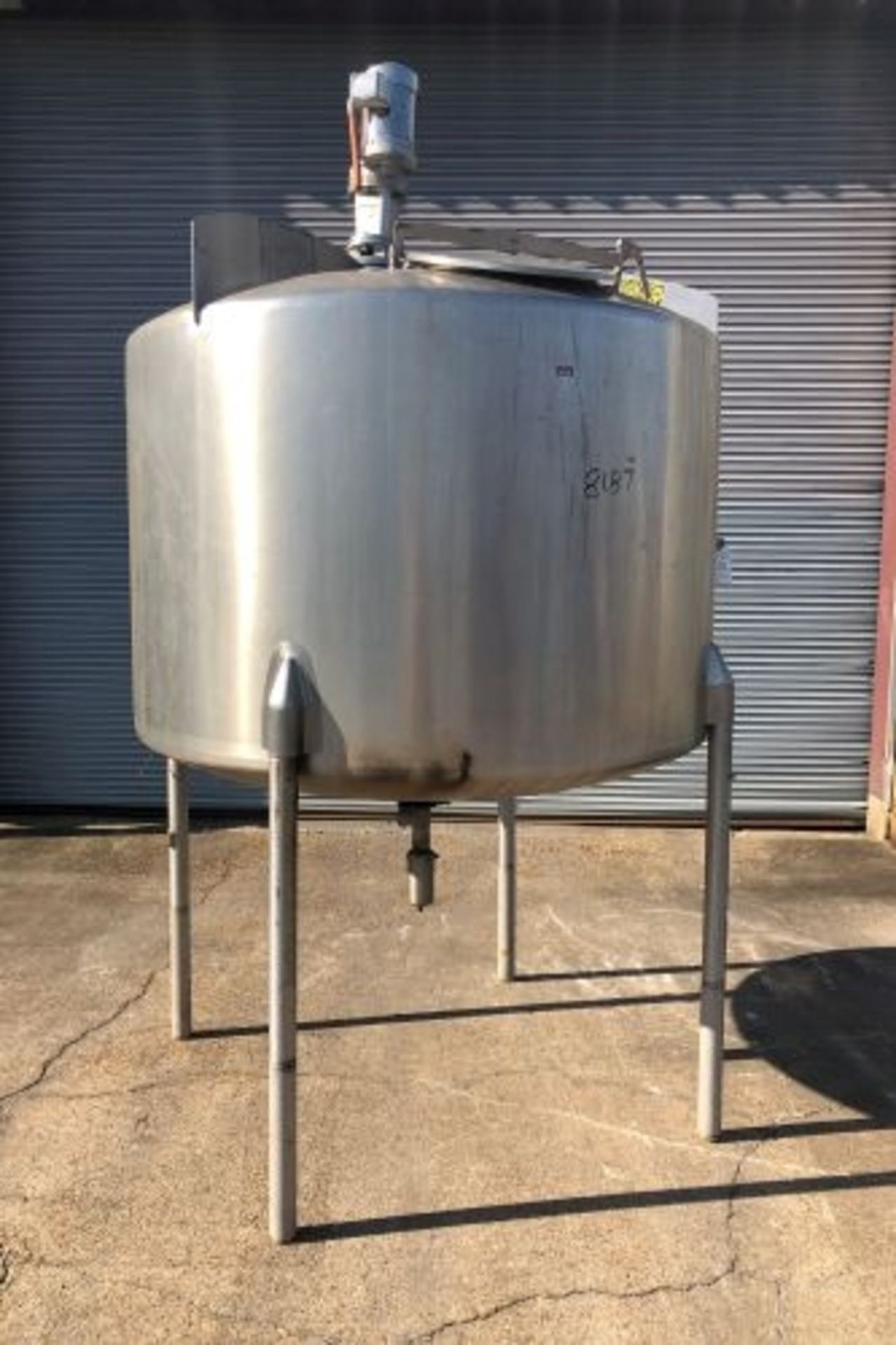 700 gallon stainless steel mixing tank - Image 2 of 6