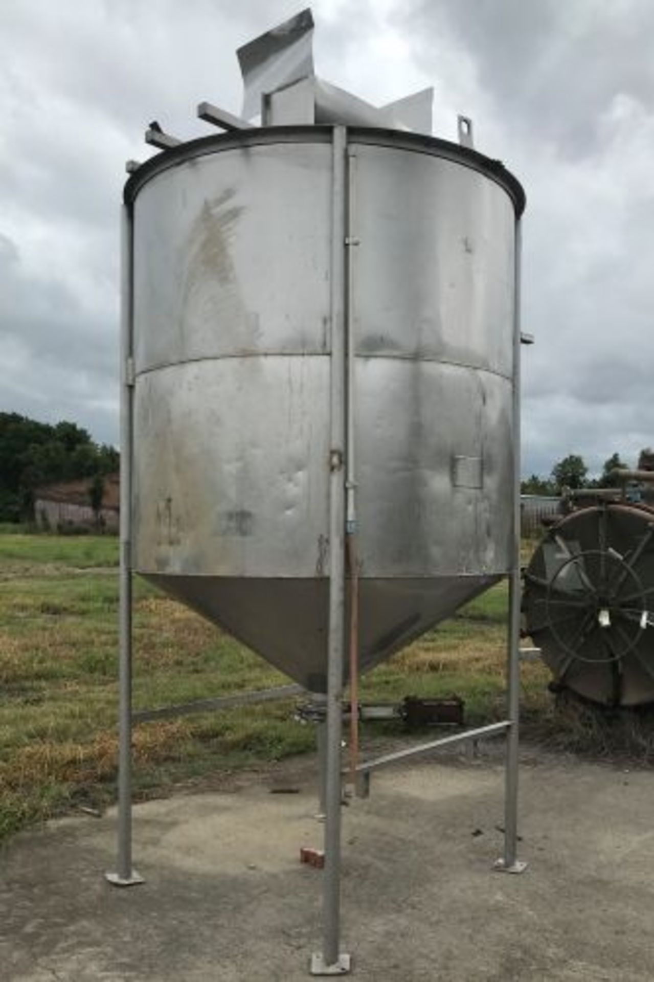 950 gallon stainless steel tank