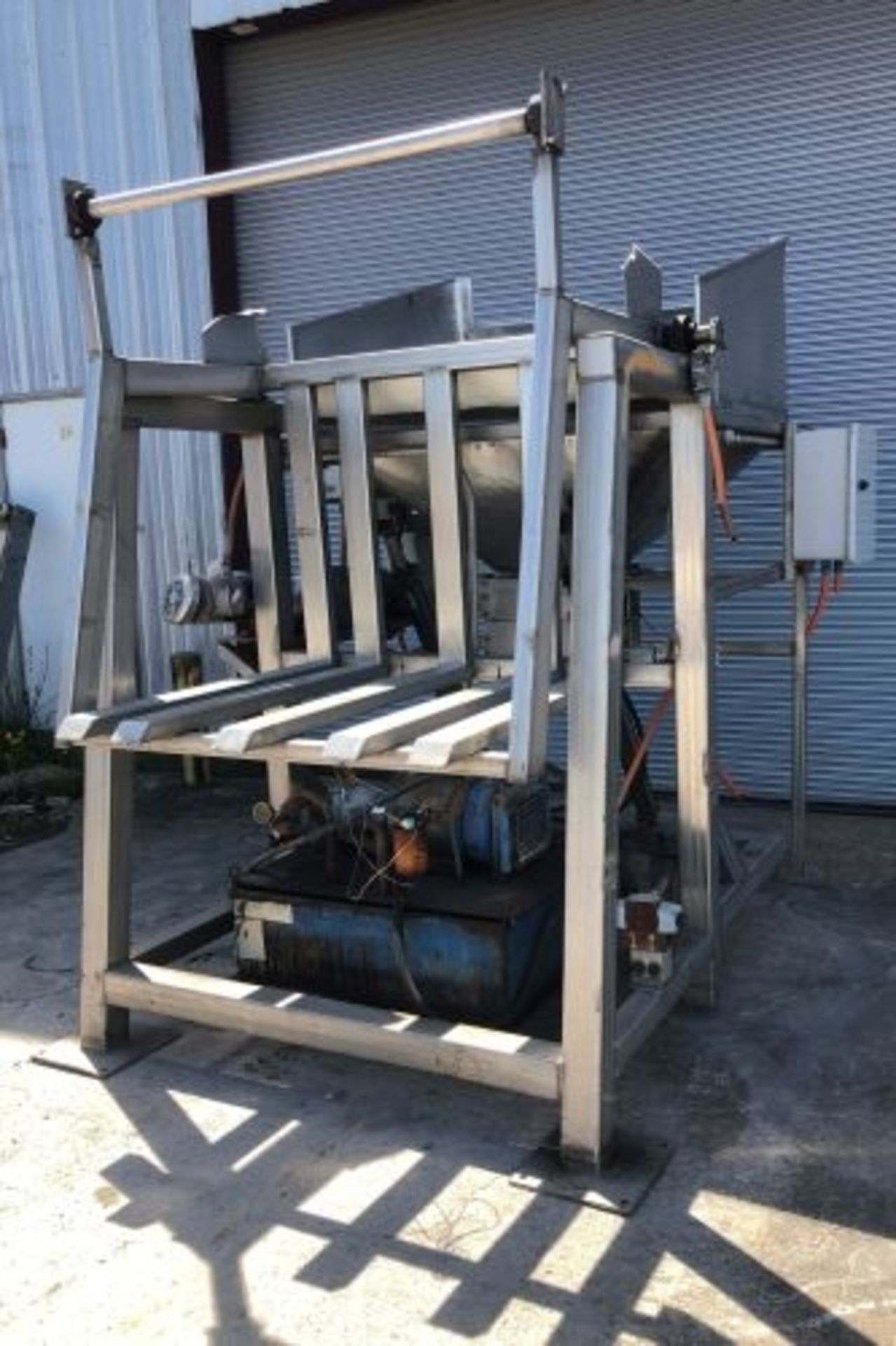 Stainless steel bin dumper, hopper, and lump breaker skid - Image 3 of 6