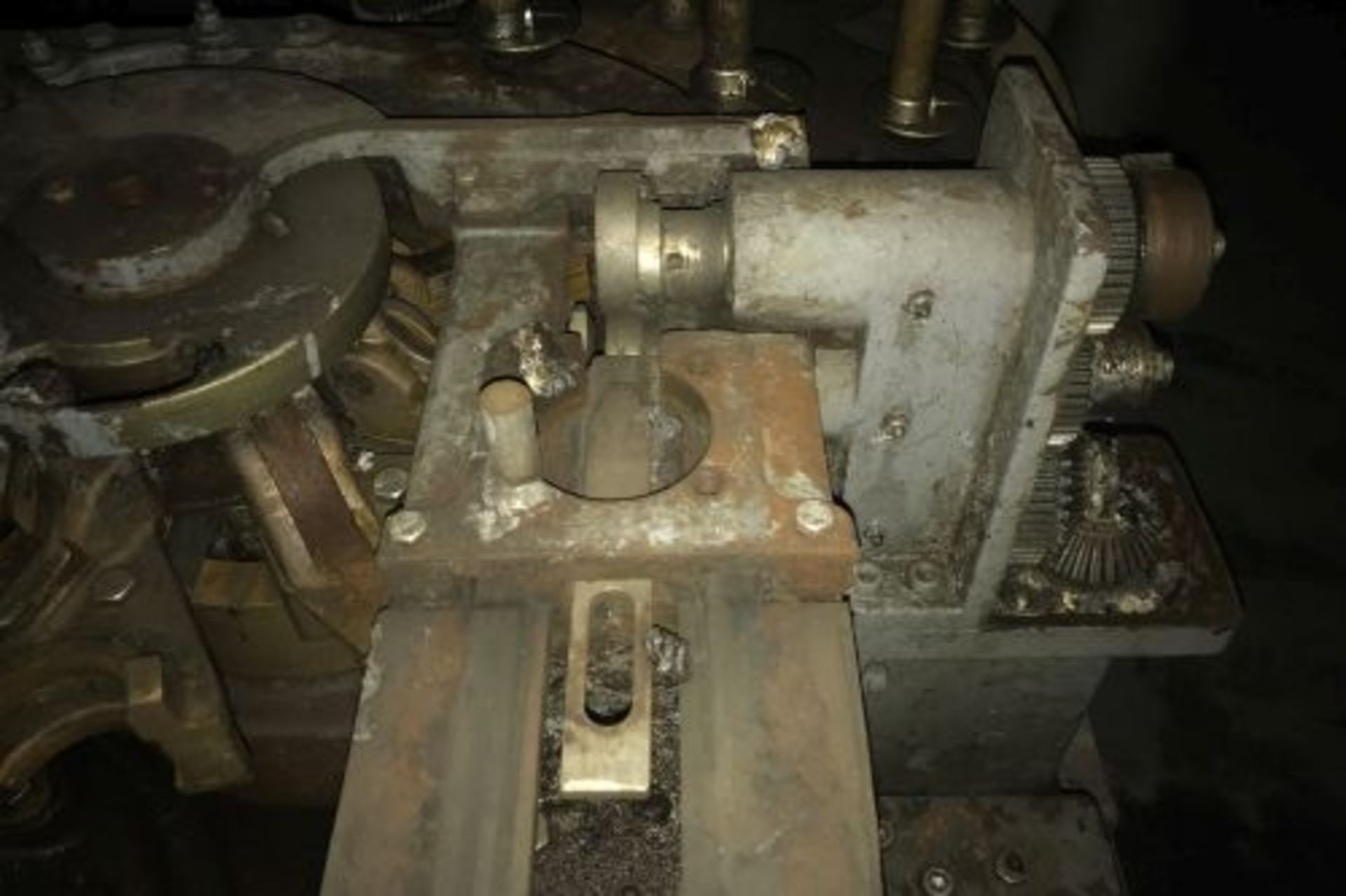 Angelus model 40P four head can closing machine - Image 10 of 12