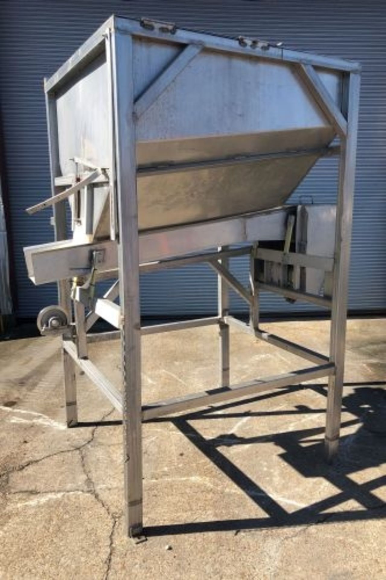 10” wide x 65” long stainless steel distribution shaker with hopper - Image 3 of 5