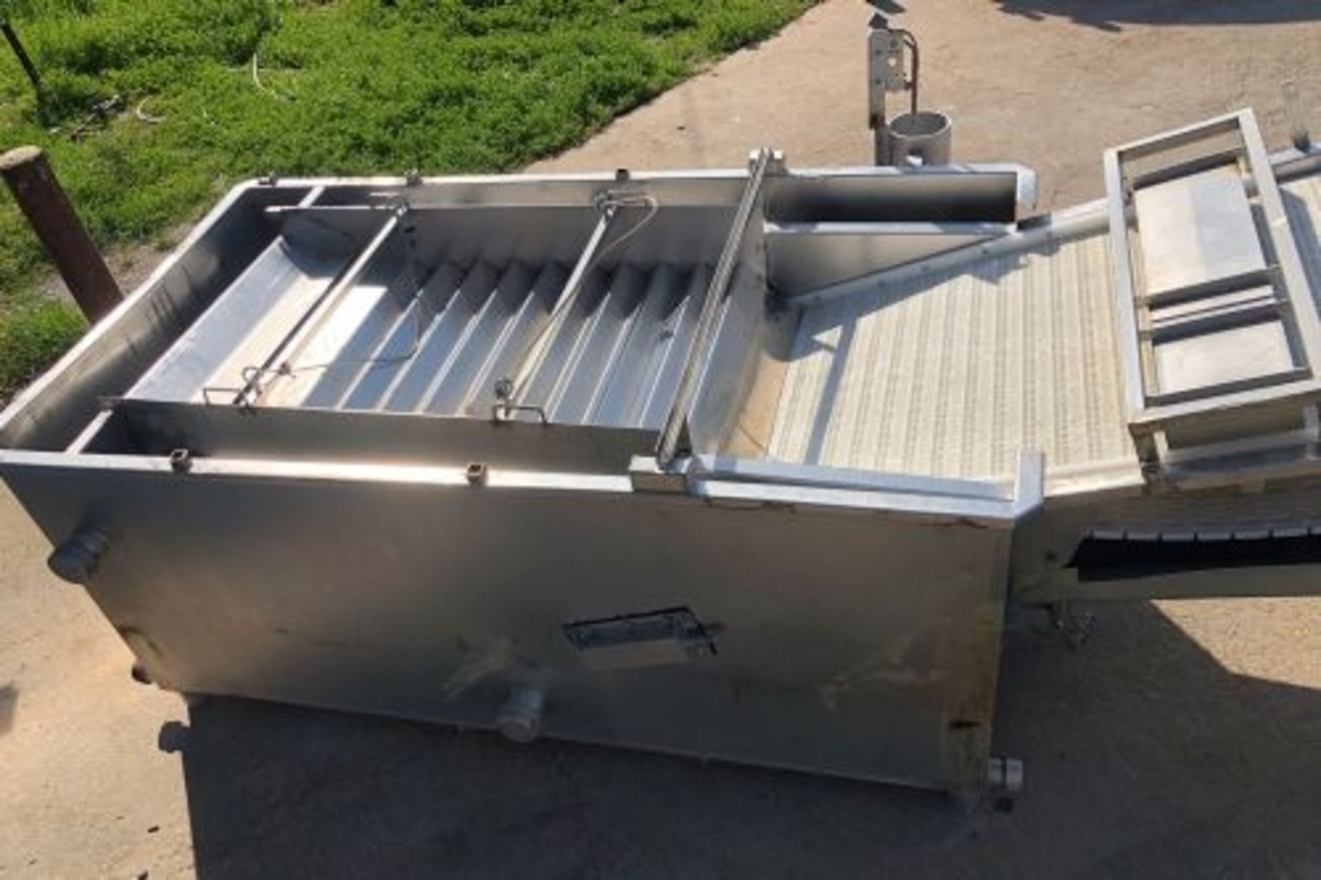 36” wide x 58” long Olney riffle pan destoner and tank - Image 5 of 6