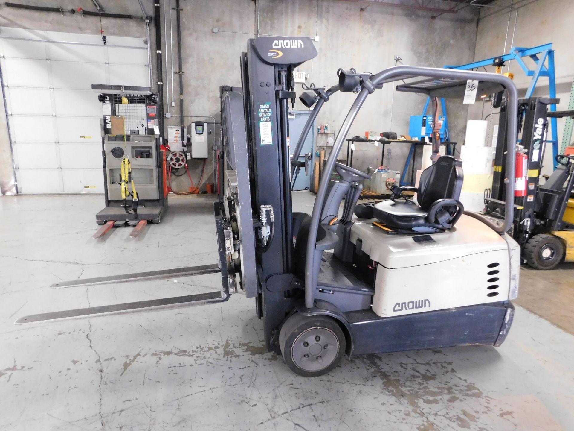 Crown 5200 Series Electric Forklift, 3,600lb