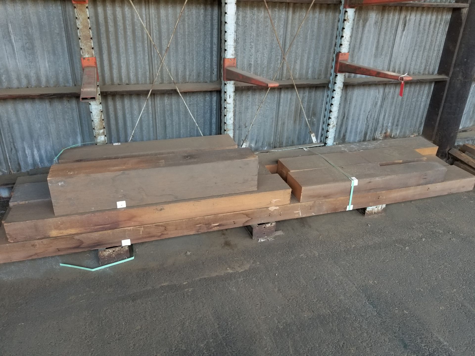 (Lot) Douglas Fir old growth wood beams, various size.