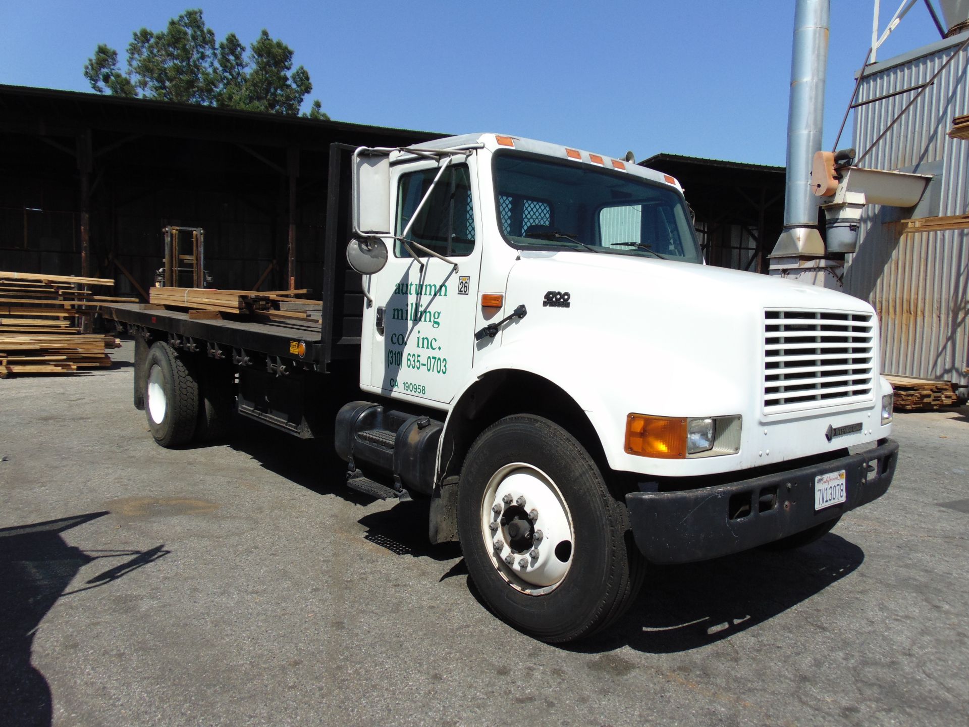 (2000) International mod. 4700 4x2 Flatbed/ Tractor, 18" Bed, Miles: 243,163, lic: 7V13078; Vin: