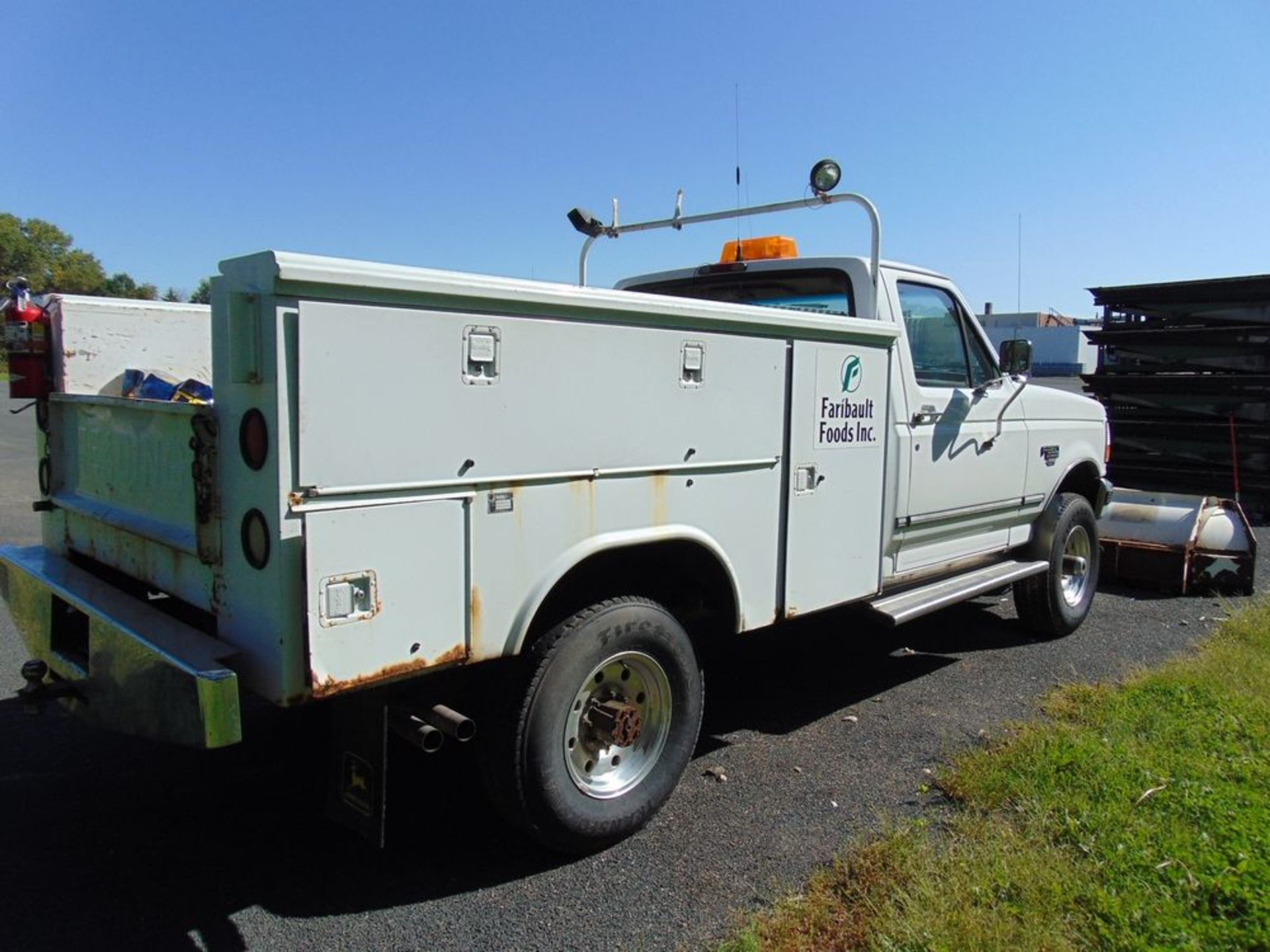 (1997) Ford mod.. F-350XLT Utility Truck w/ Plow 4x4, Miles: 98,792; Lic: E1243; - Image 3 of 5