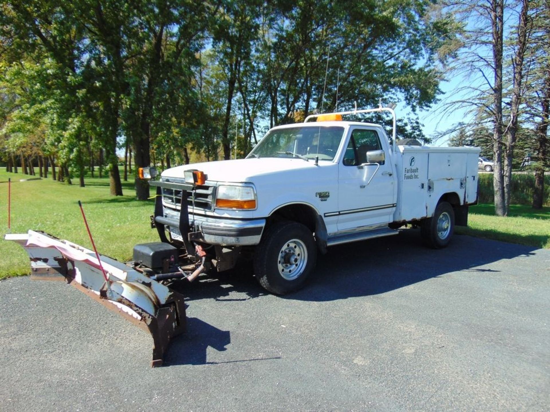 (1997) Ford mod.. F-350XLT Utility Truck w/ Plow 4x4, Miles: 98,792; Lic: E1243;