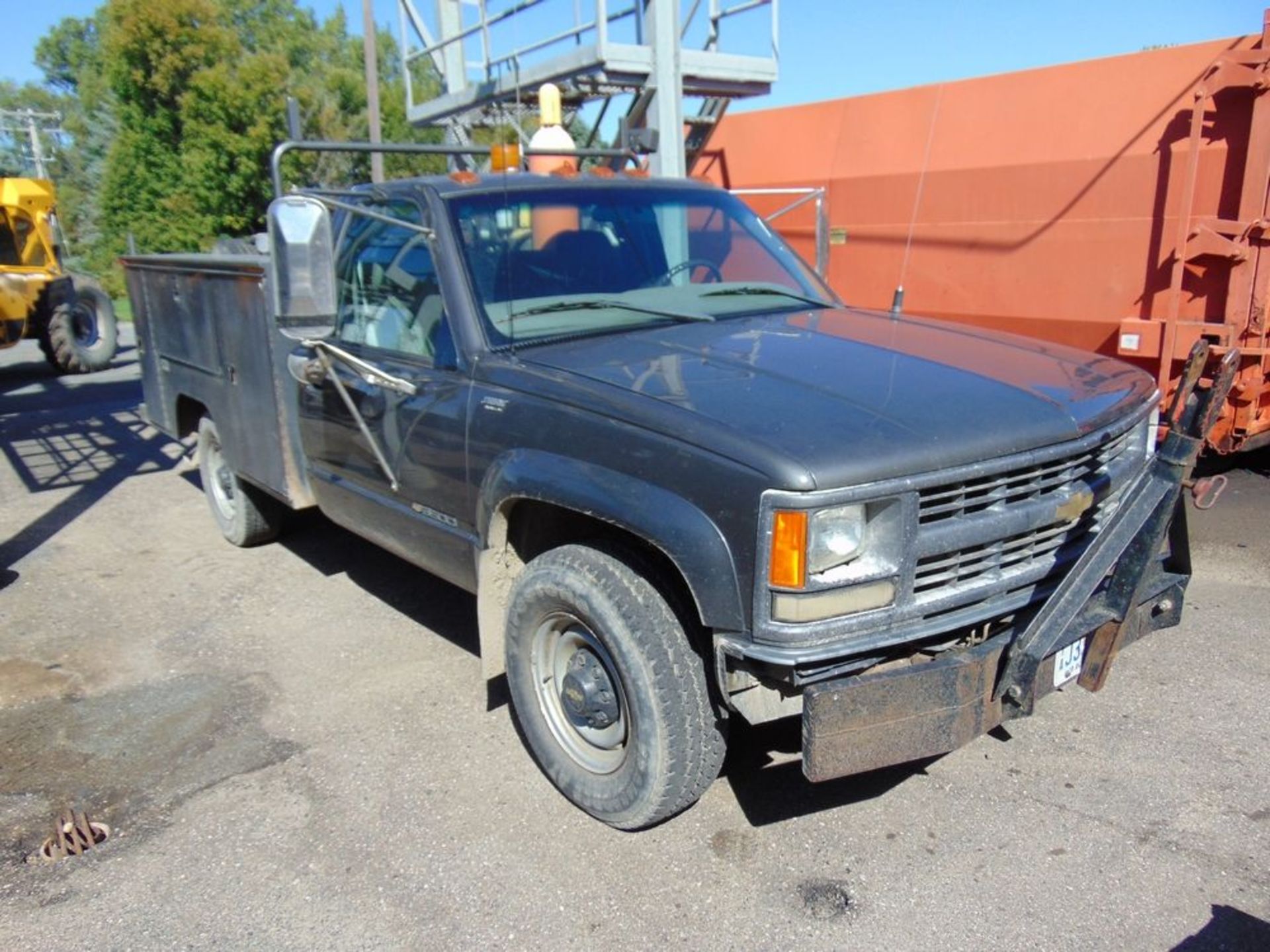 (1999) Chevy GMC, mod. 3500 Utility 4x4 Truck w/ Miller mod. Blue Star 180K Welder & 100 Gal.