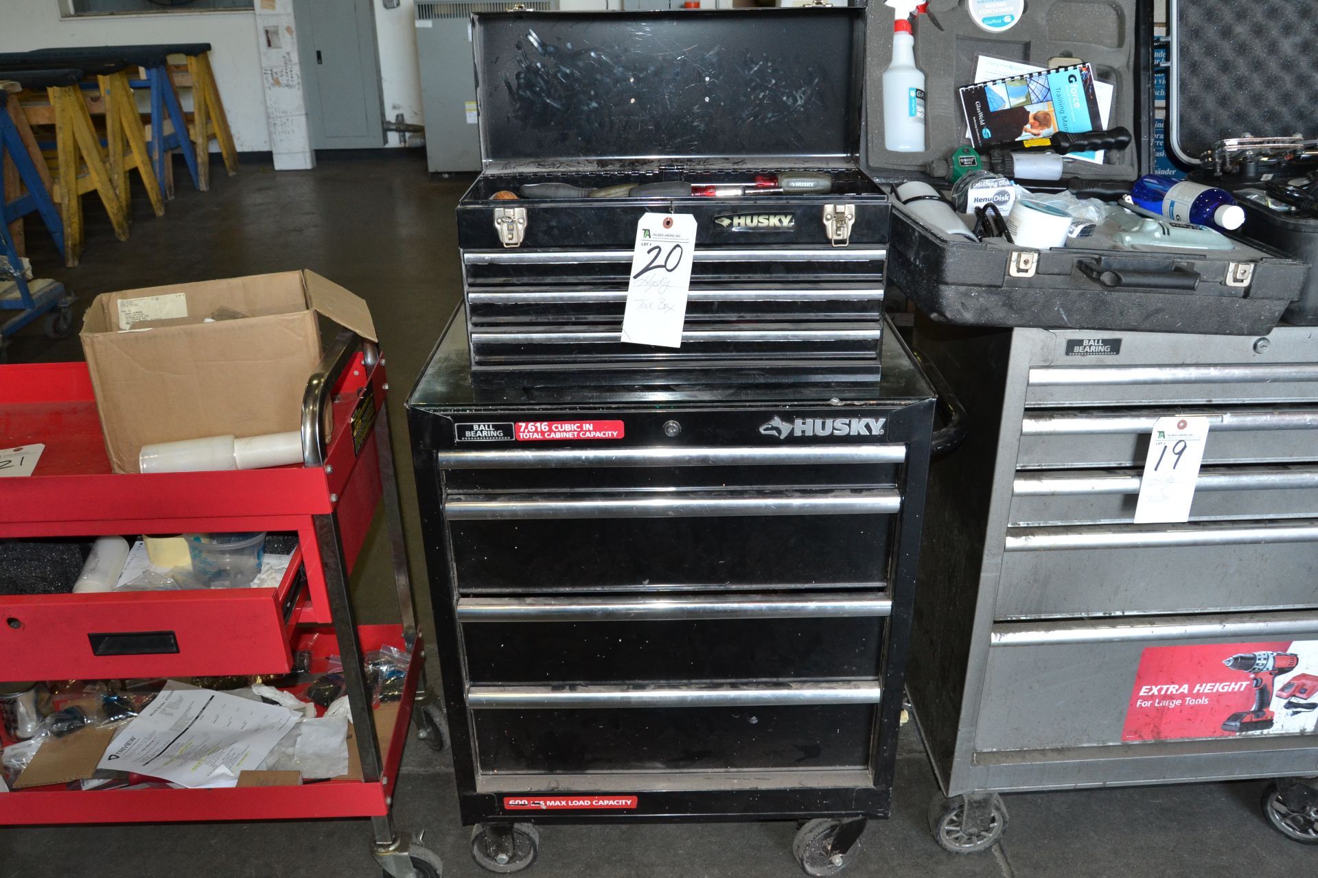 (Lot) Husky Tool Box