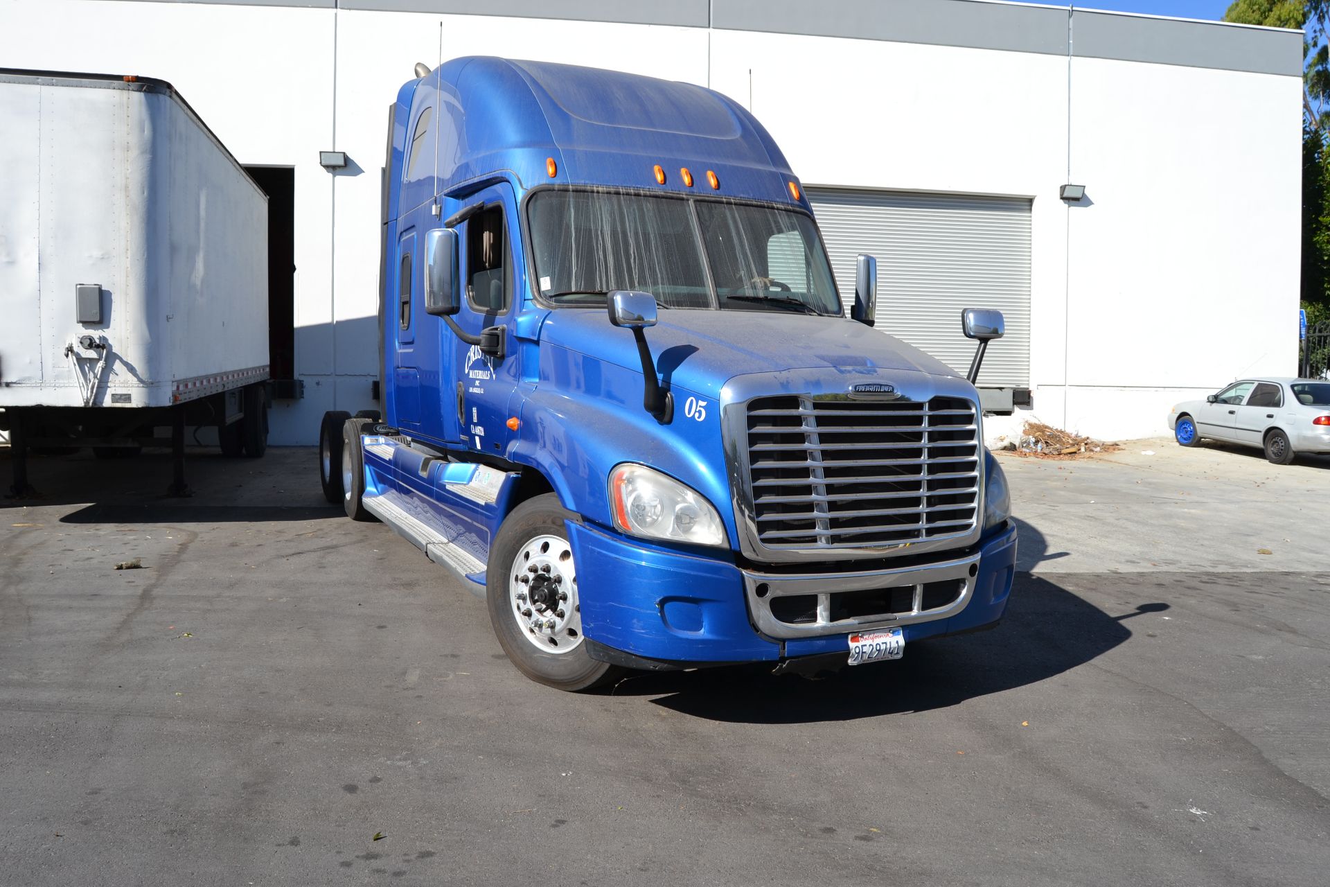 (2011) Freightliner Cascadia DD15, 3-Axle - Image 2 of 11