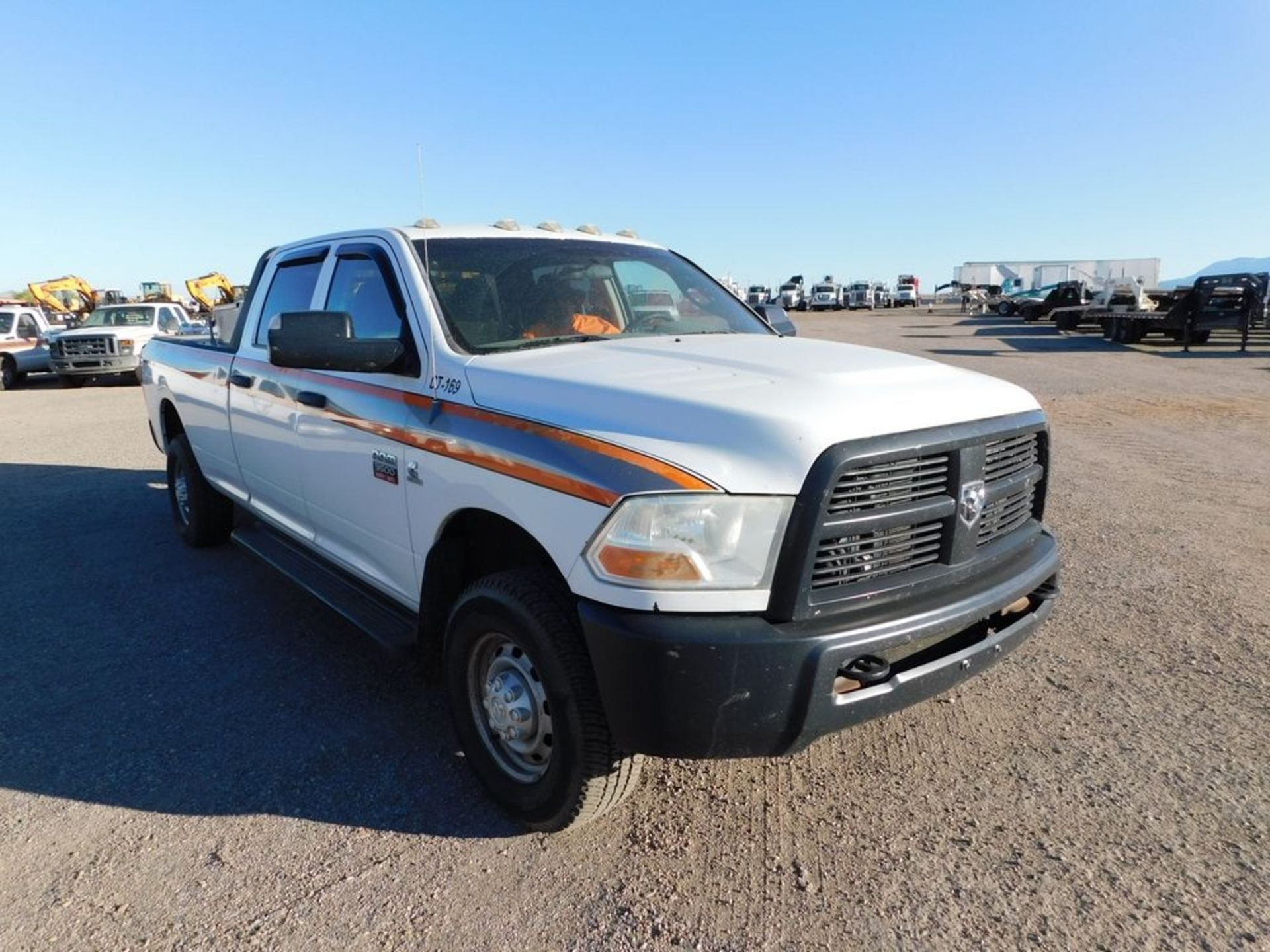 (2012) Dodge Ram 3500 Heavy Duty w/ 6.7L Cummins Turbo Diesel, 4WD 4-Door w/ Diesel Fuel, Tank, Pump - Image 2 of 5