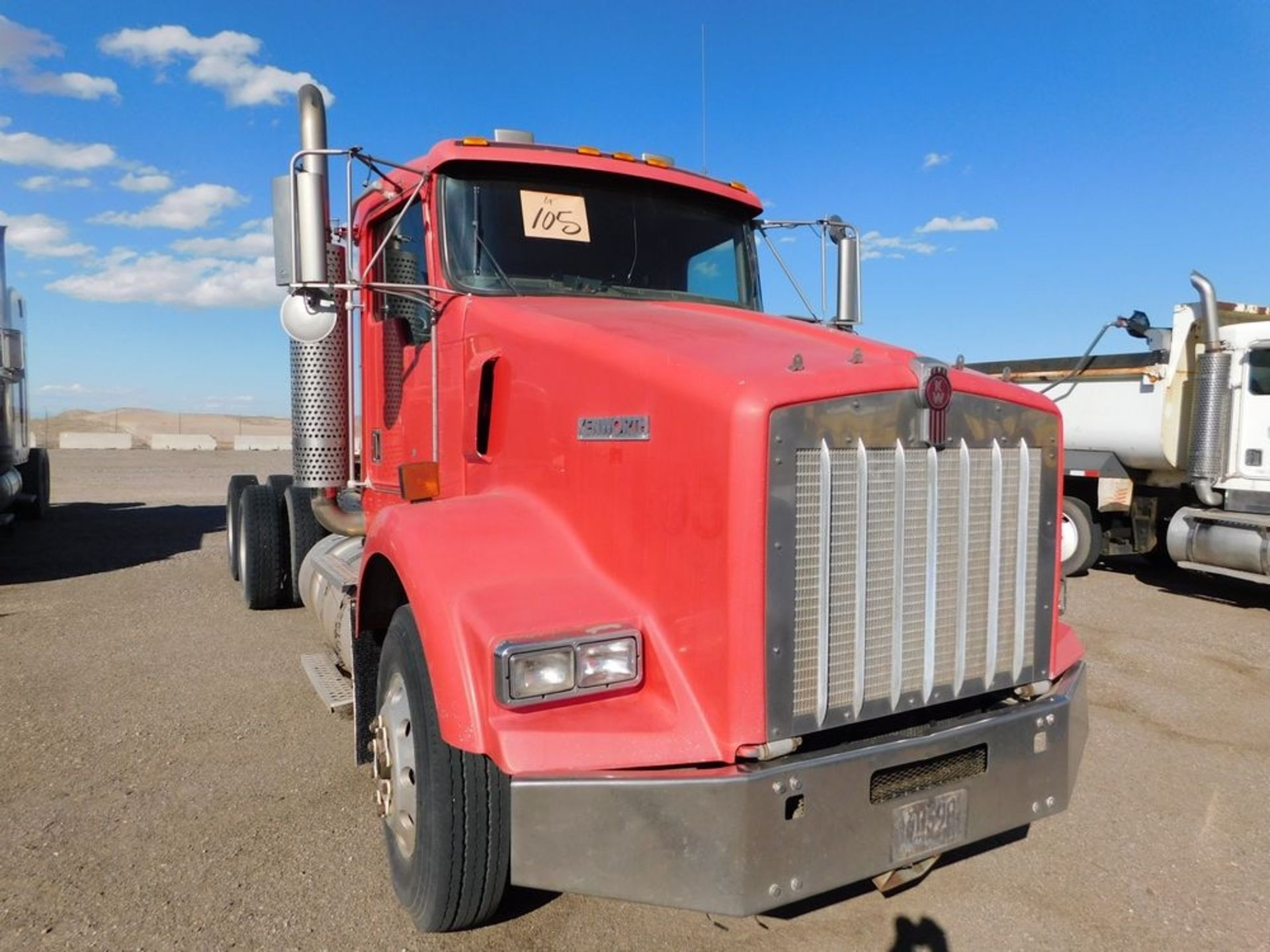 (2002) Kenworth T800 Tractor w/ Cummins N14, 435hp Diesel Engine w/ Eaton 10-Spd Transmission,