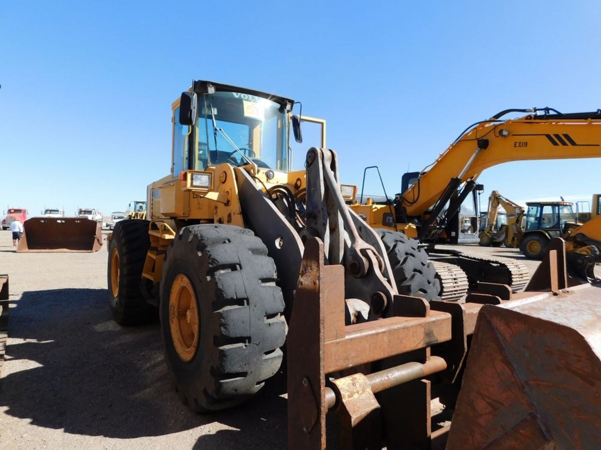 (1995) Volvo mod. L120C Wheel Loader, 6' Forks w/ Bucket; Hours: 16,787; Pin: L12CV11346, LD-22 - Image 4 of 6