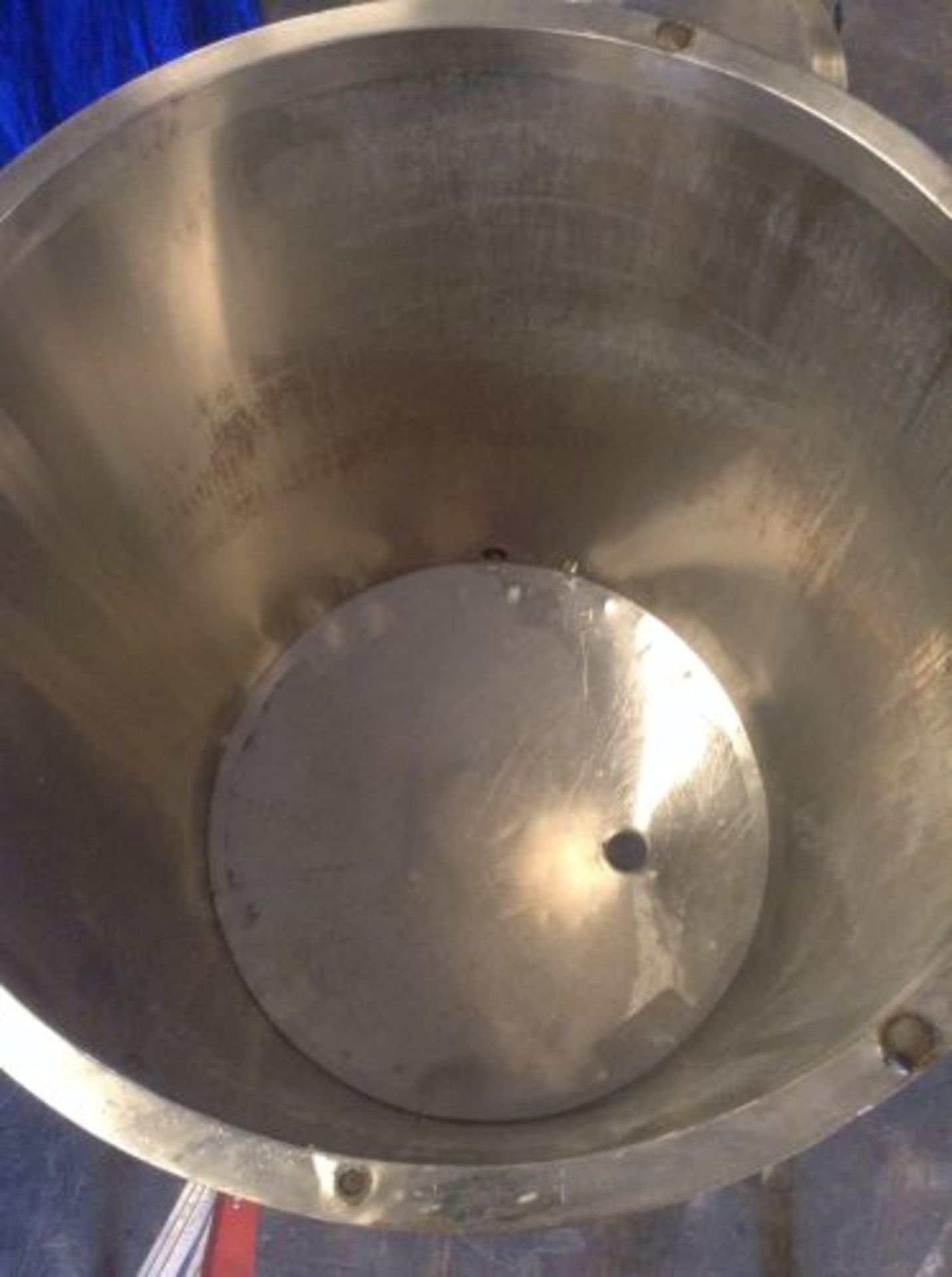 250 gallon Highland Equipment Limited stainless steel tank - Image 2 of 4