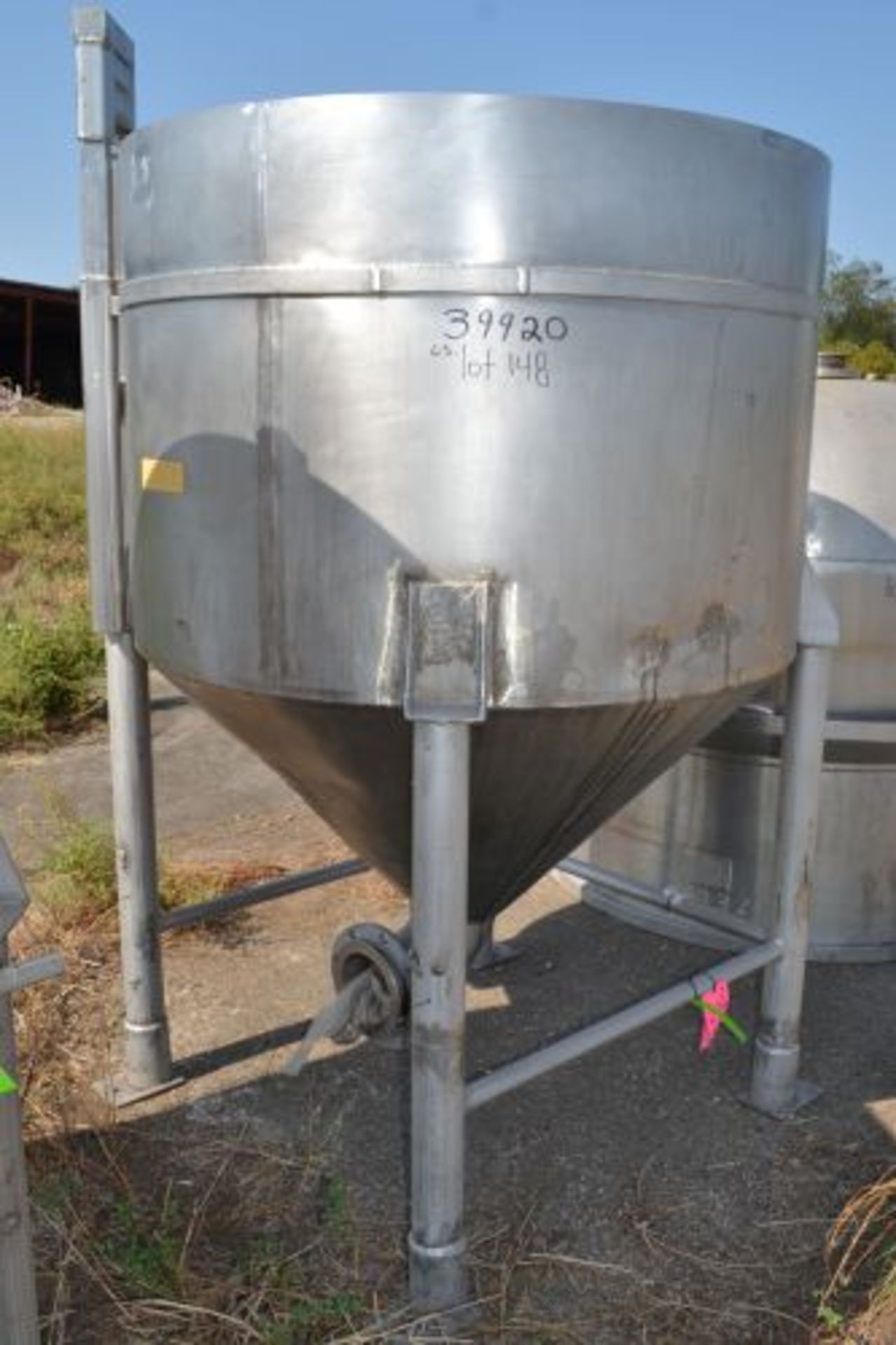 530 gallon stainless steel cone bottom tank - Image 2 of 4