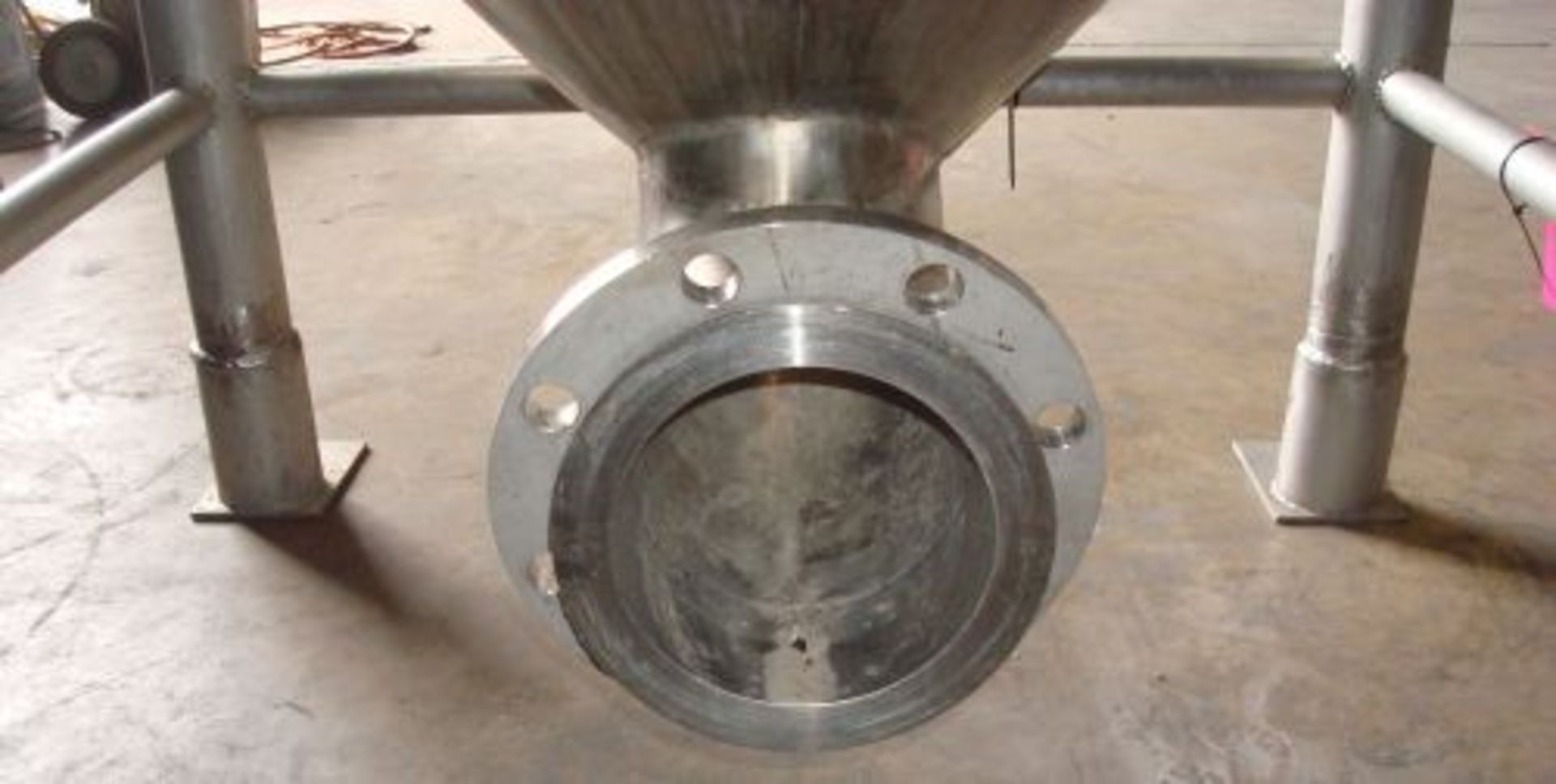 530 gallon stainless steel cone bottom tank - Image 4 of 4